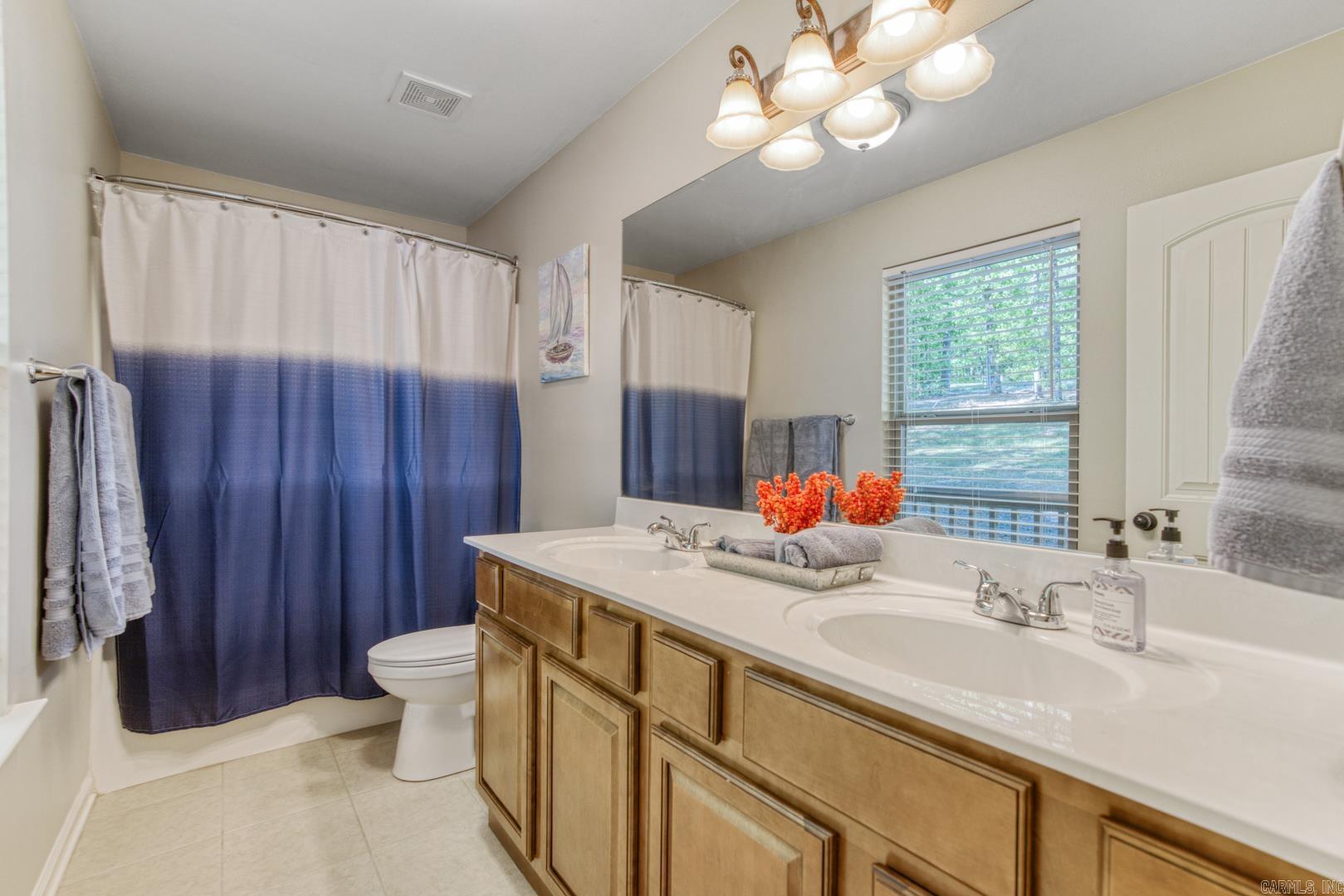 175 Sylvan  Greers Ferry, AR