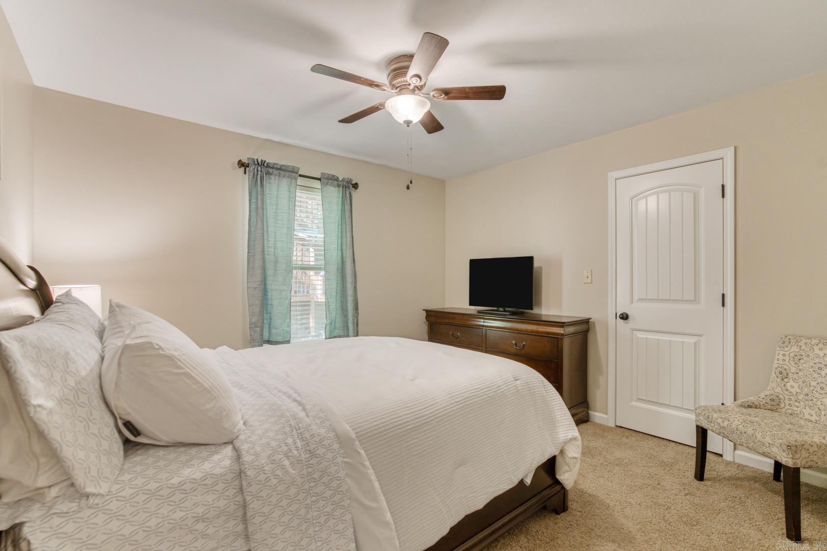 175 Sylvan  Greers Ferry, AR