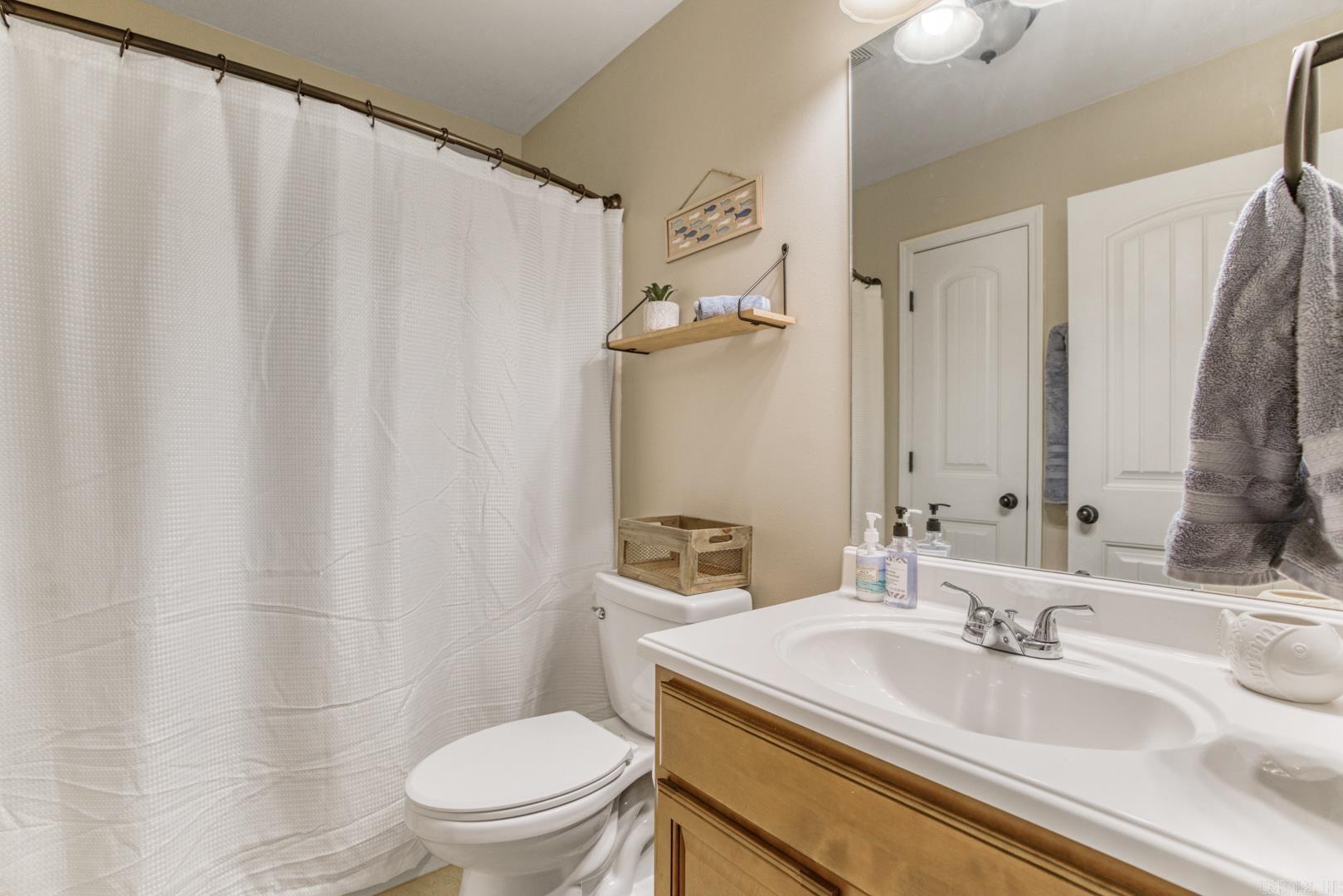 175 Sylvan  Greers Ferry, AR