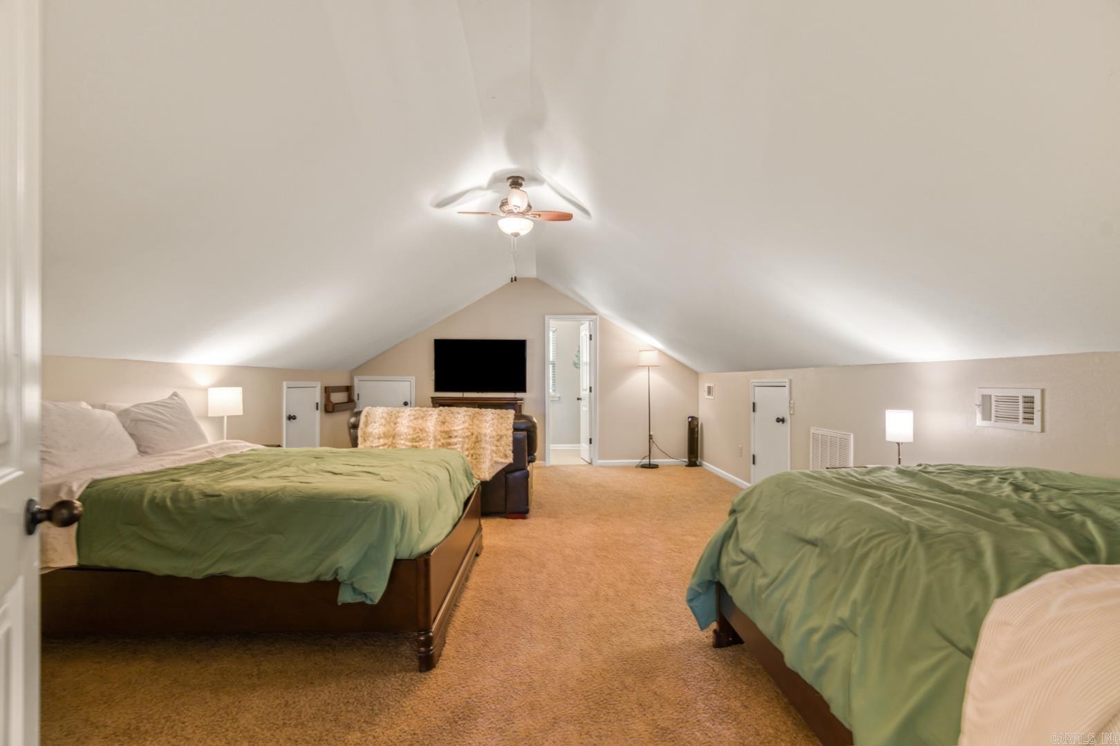 175 Sylvan  Greers Ferry, AR