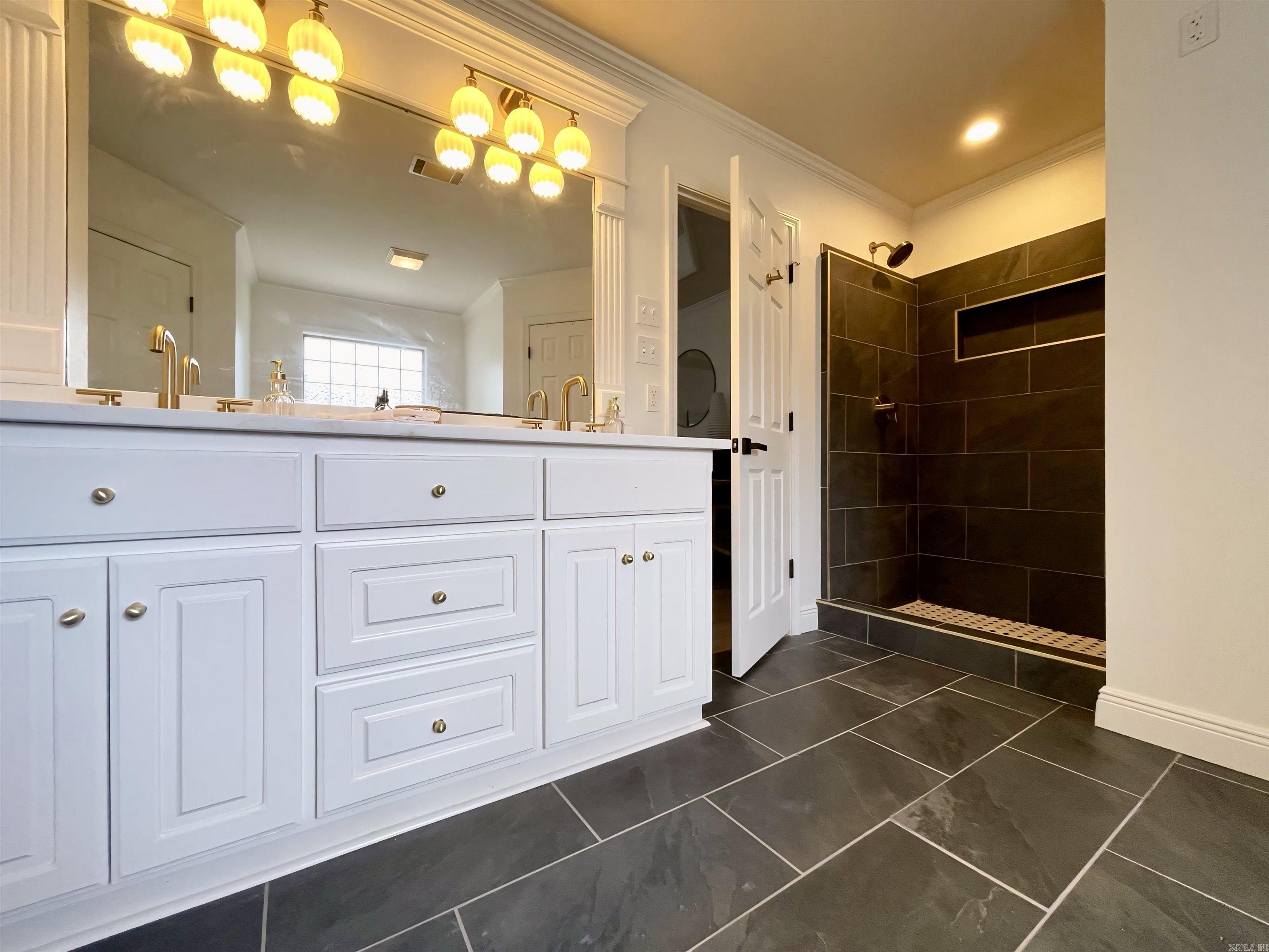 111 Orleans Drive Maumelle, AR 72113