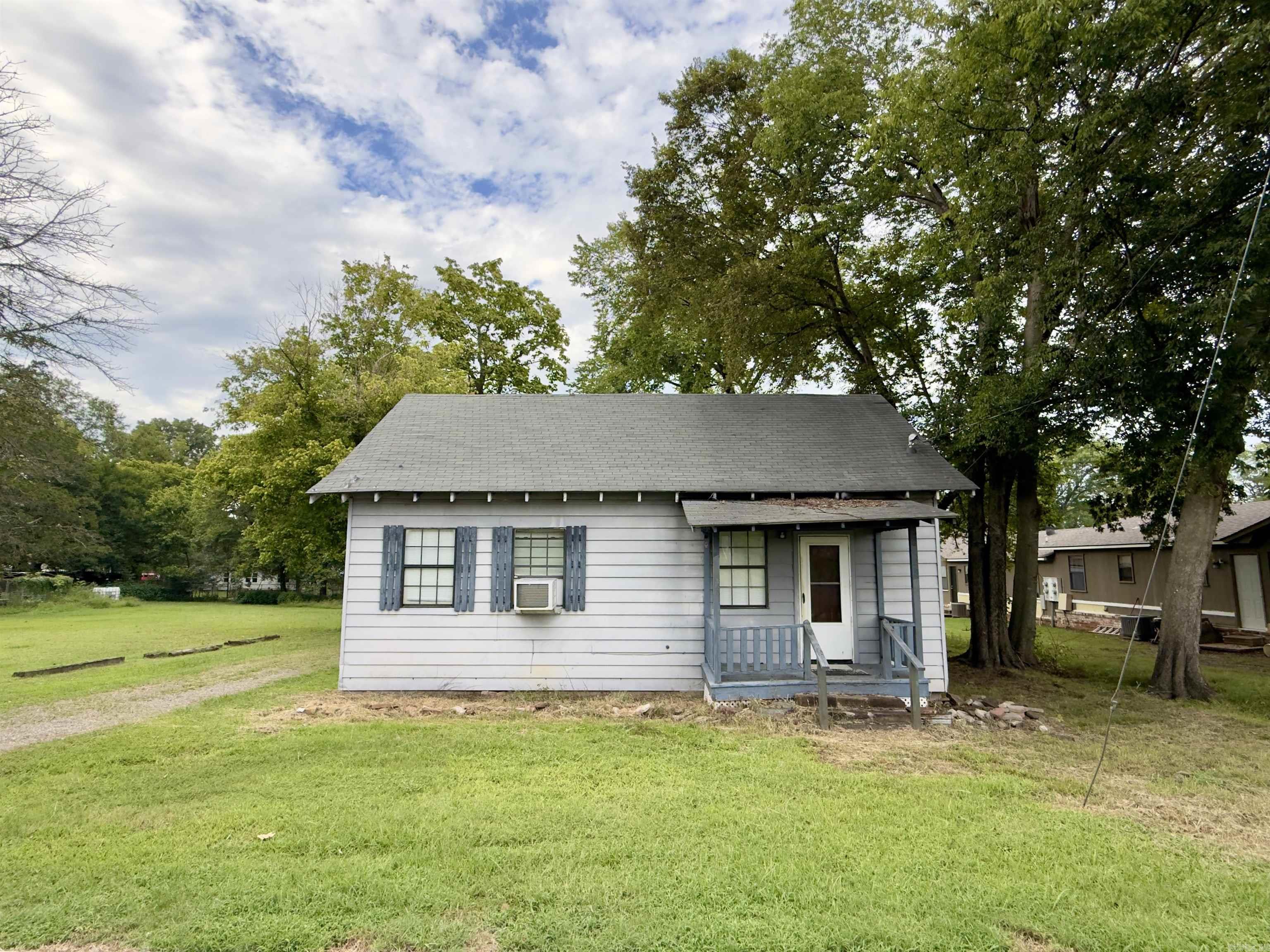 188 W Water  Dover, AR