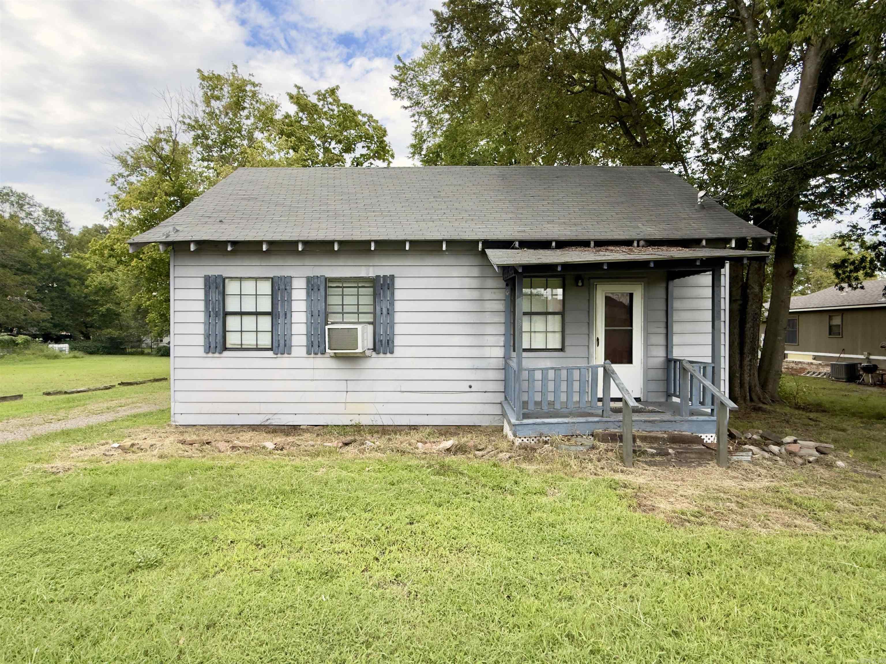 188 W Water  Dover, AR