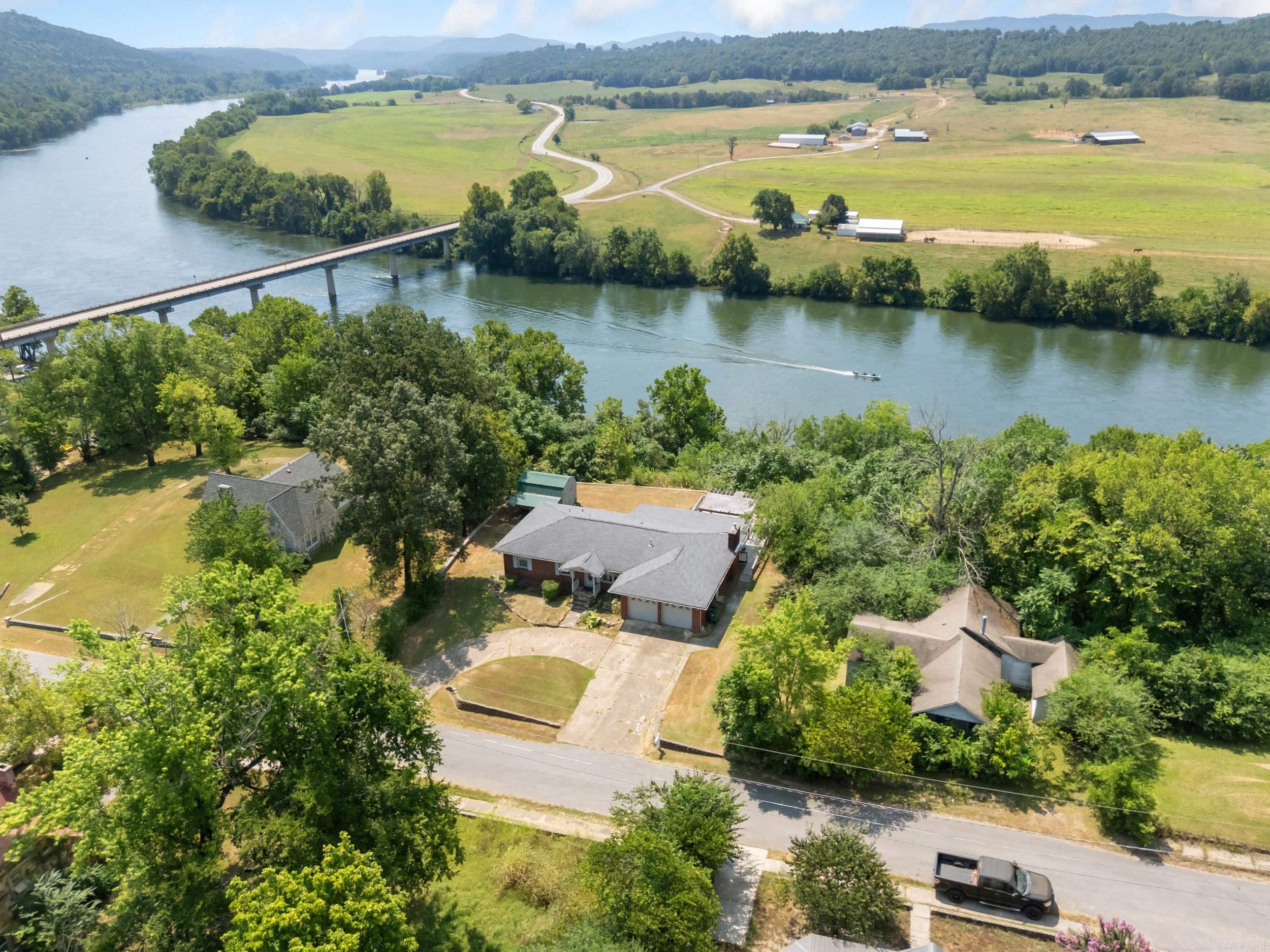 64 South  Calico Rock, AR