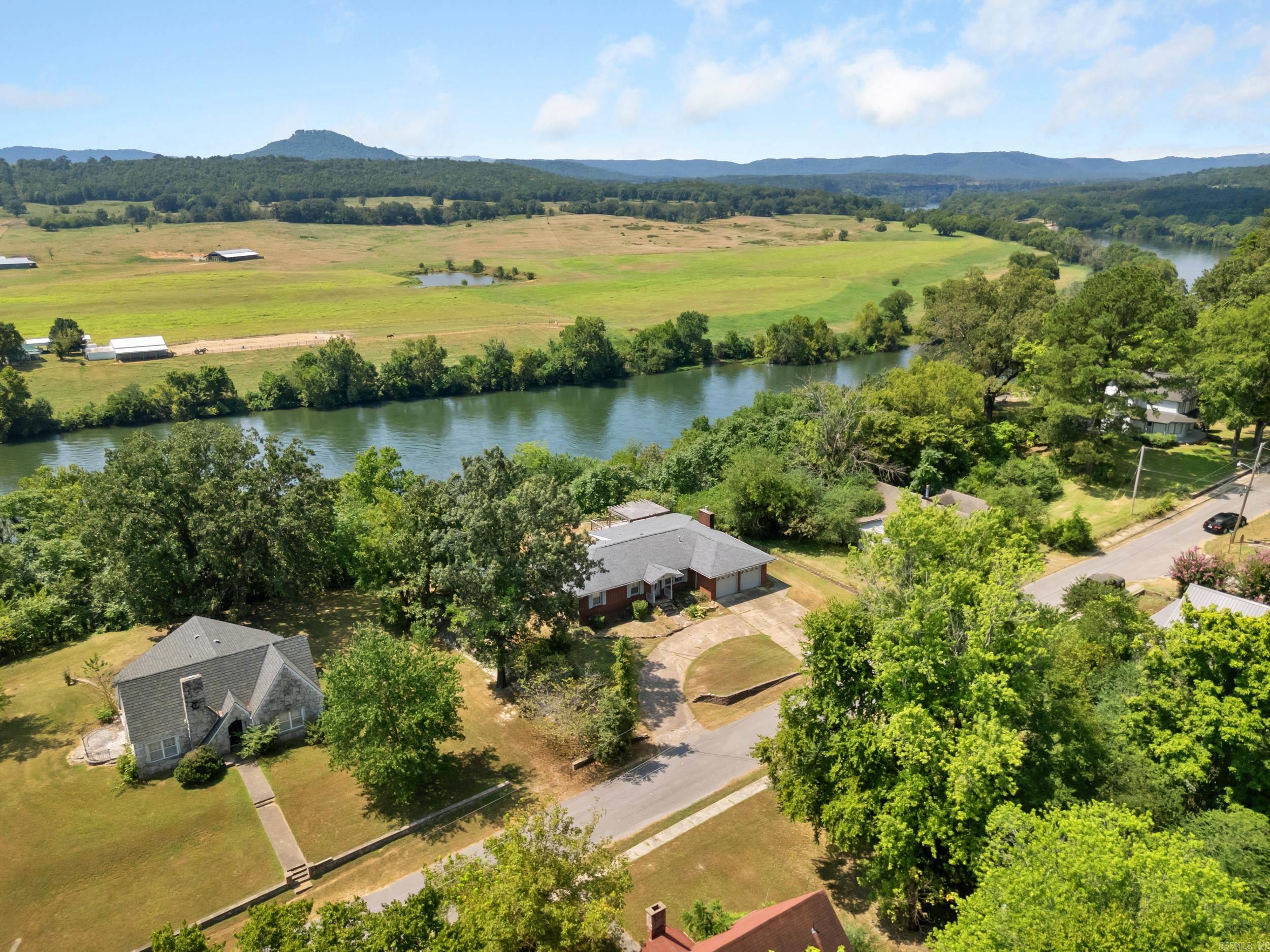 64 South  Calico Rock, AR