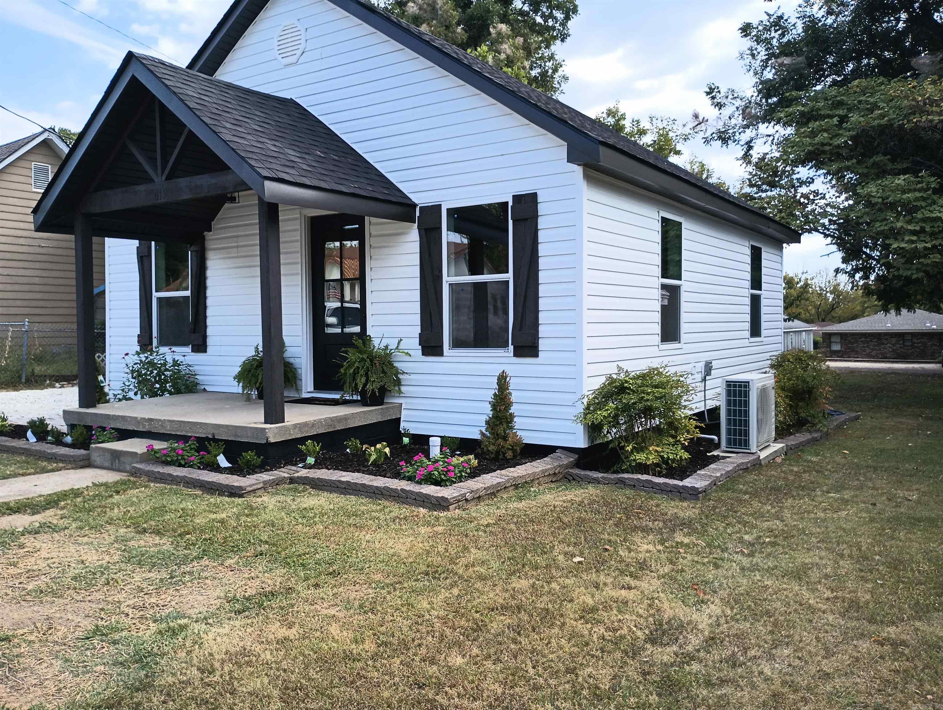 619 N 3rd  Paragould, AR