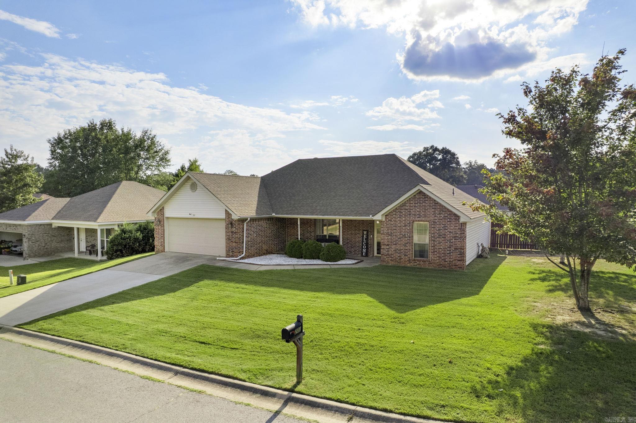 201 Pope Dr  Benton, AR