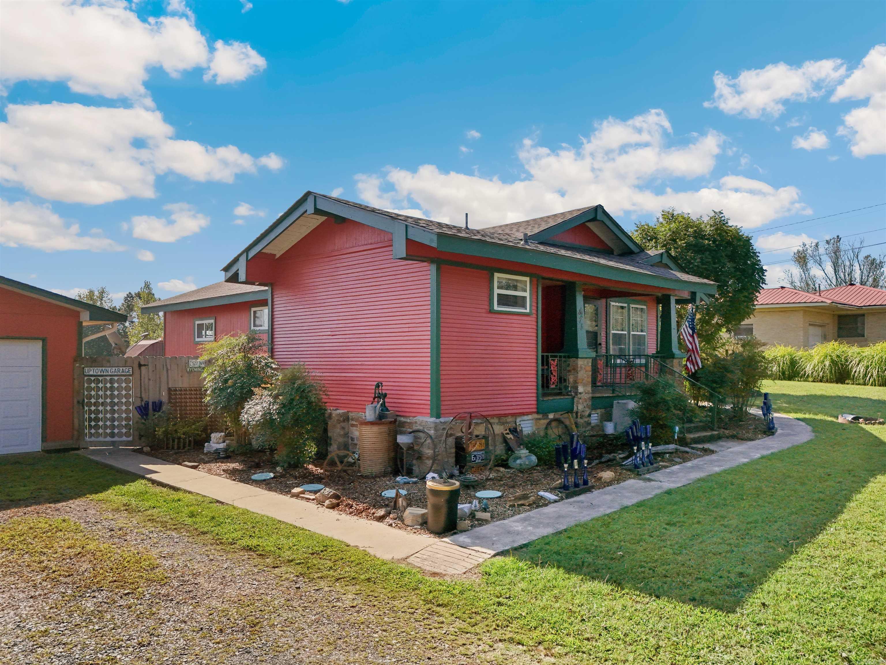 871 S 65  Clinton, AR
