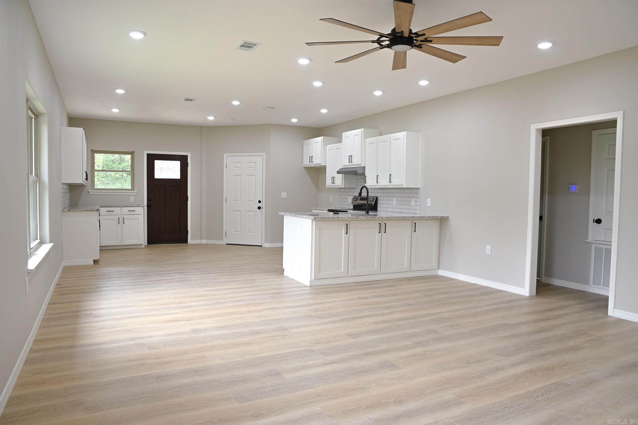 104 Red Oak  Mena, AR