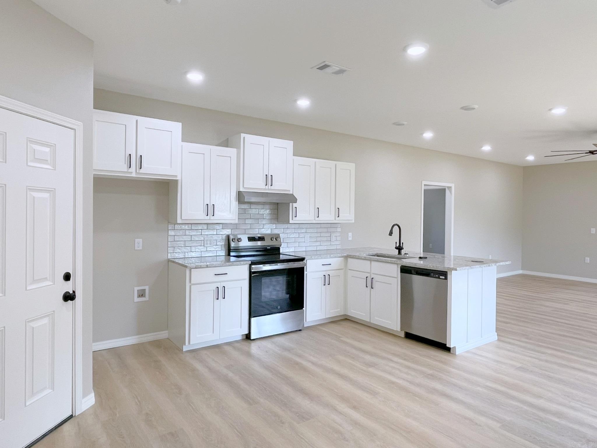 104 Red Oak  Mena, AR