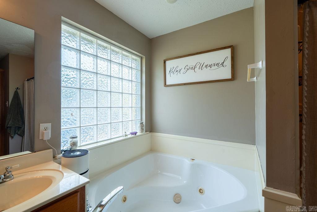 38 Linda  Greenbrier, AR