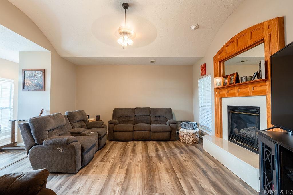 38 Linda  Greenbrier, AR