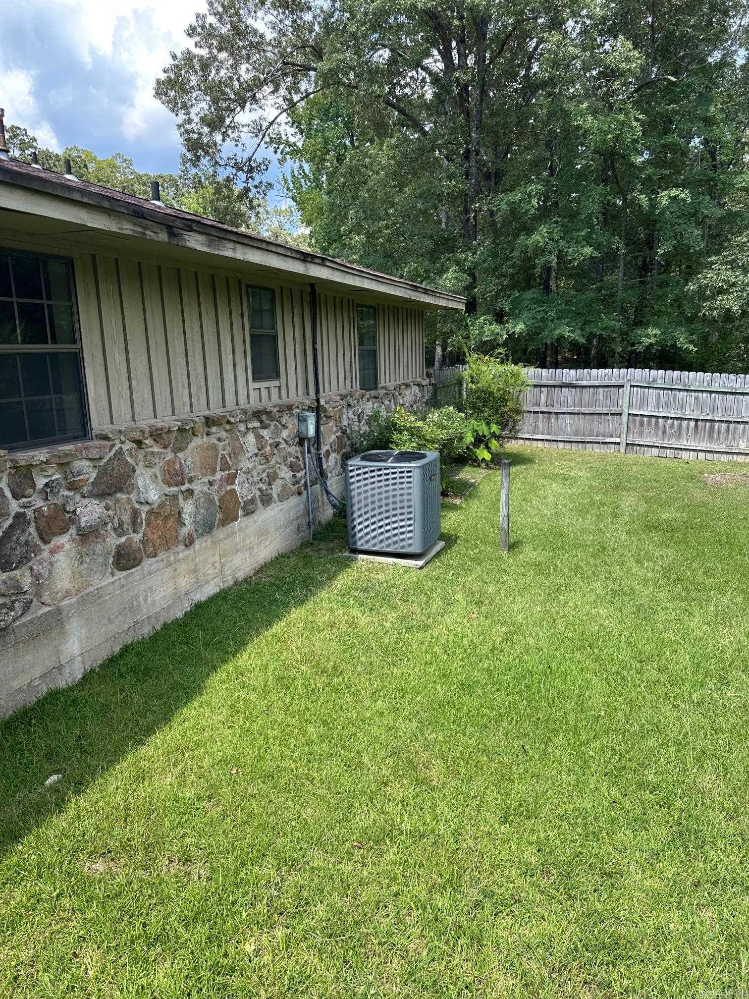 1105 woodcrest  Star City, AR