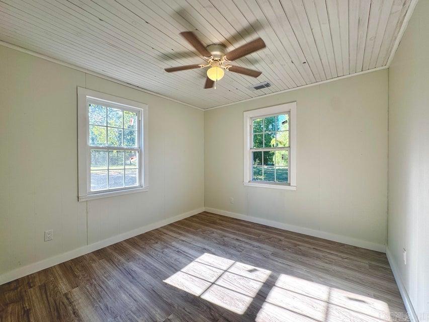 875 Gravel  Newark, AR
