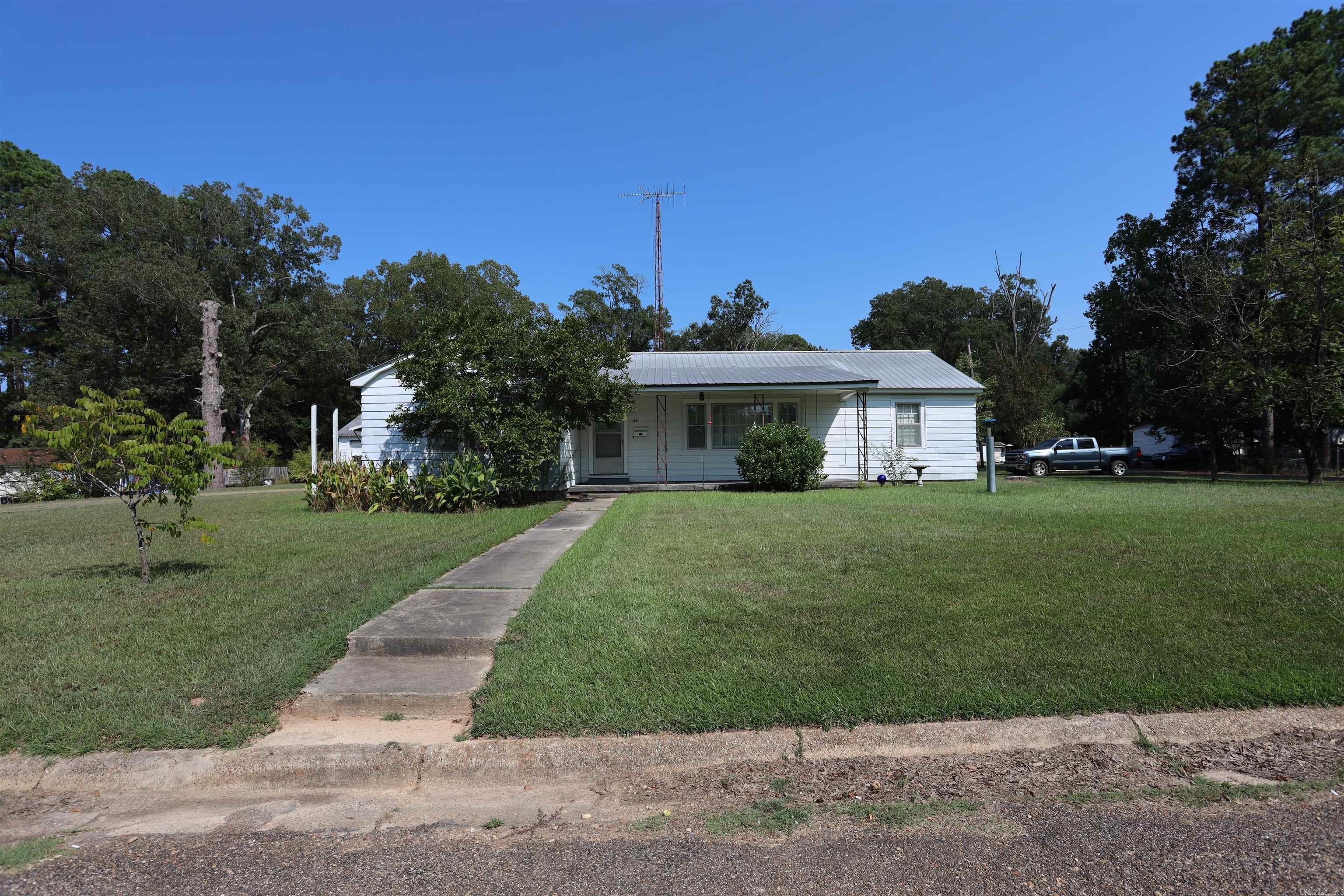 1100 N Charlette  Fordyce, AR