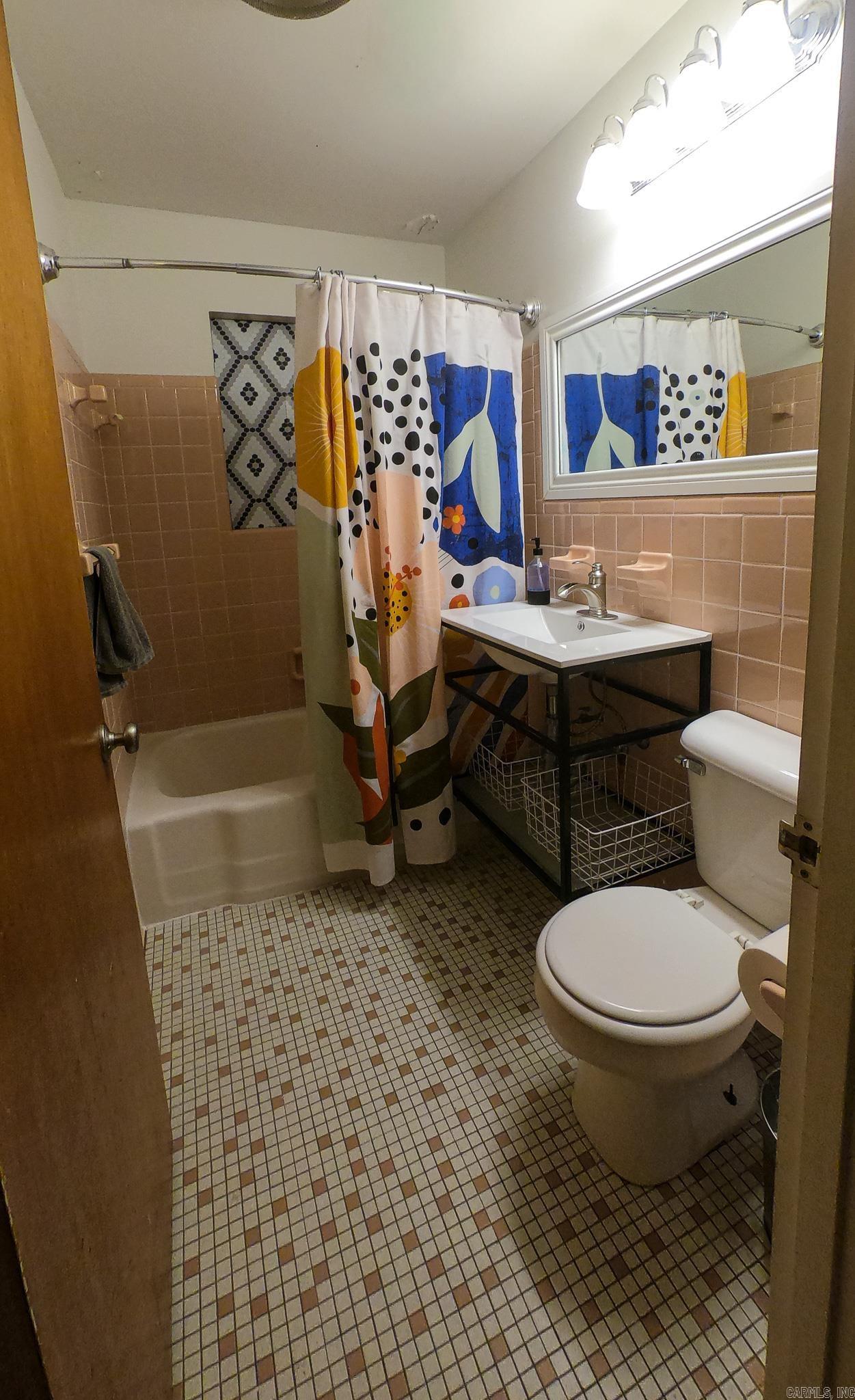 15 Tomahawk Road Little Rock, AR 72205-5047