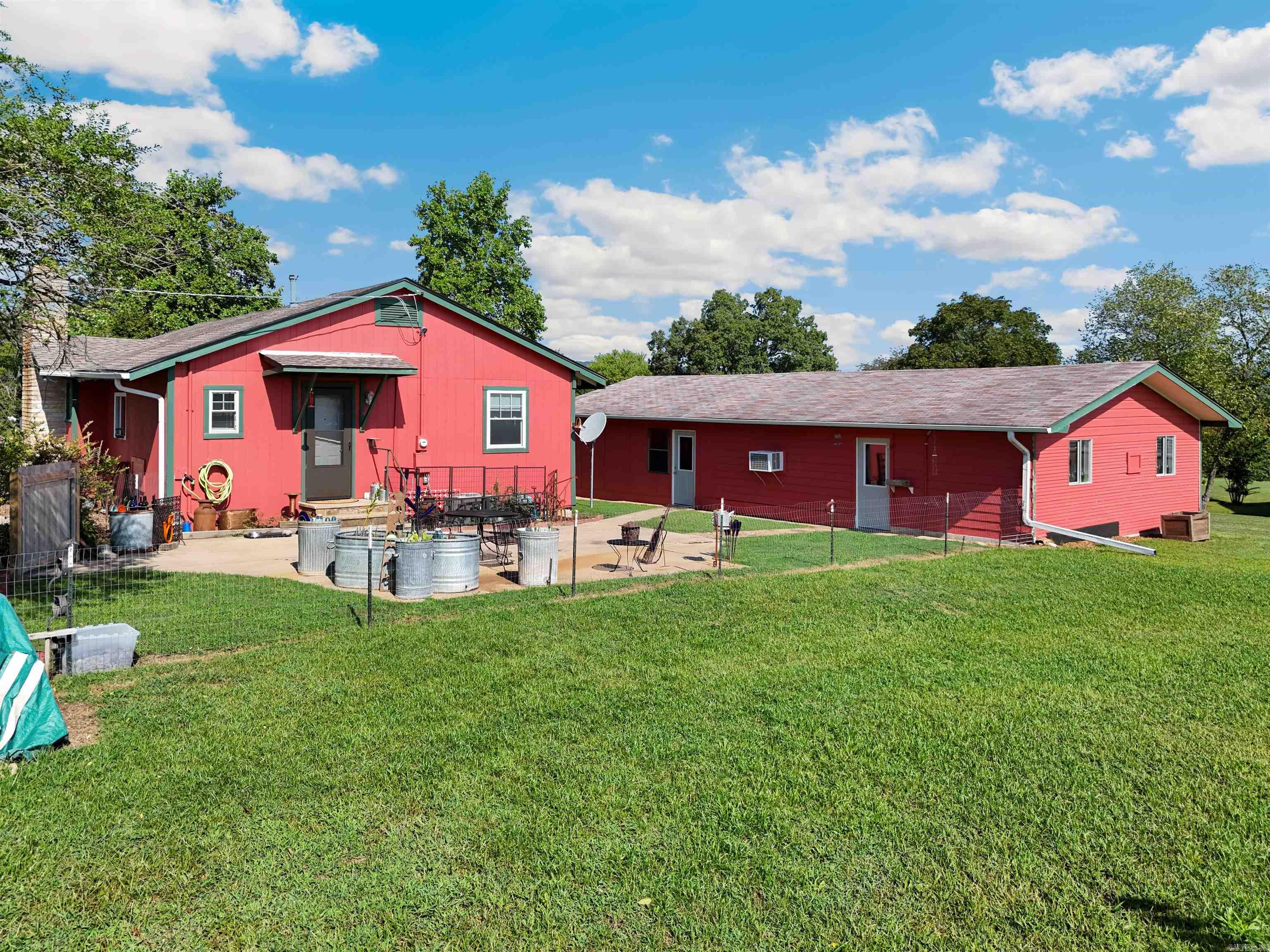 871 S 65  Clinton, AR