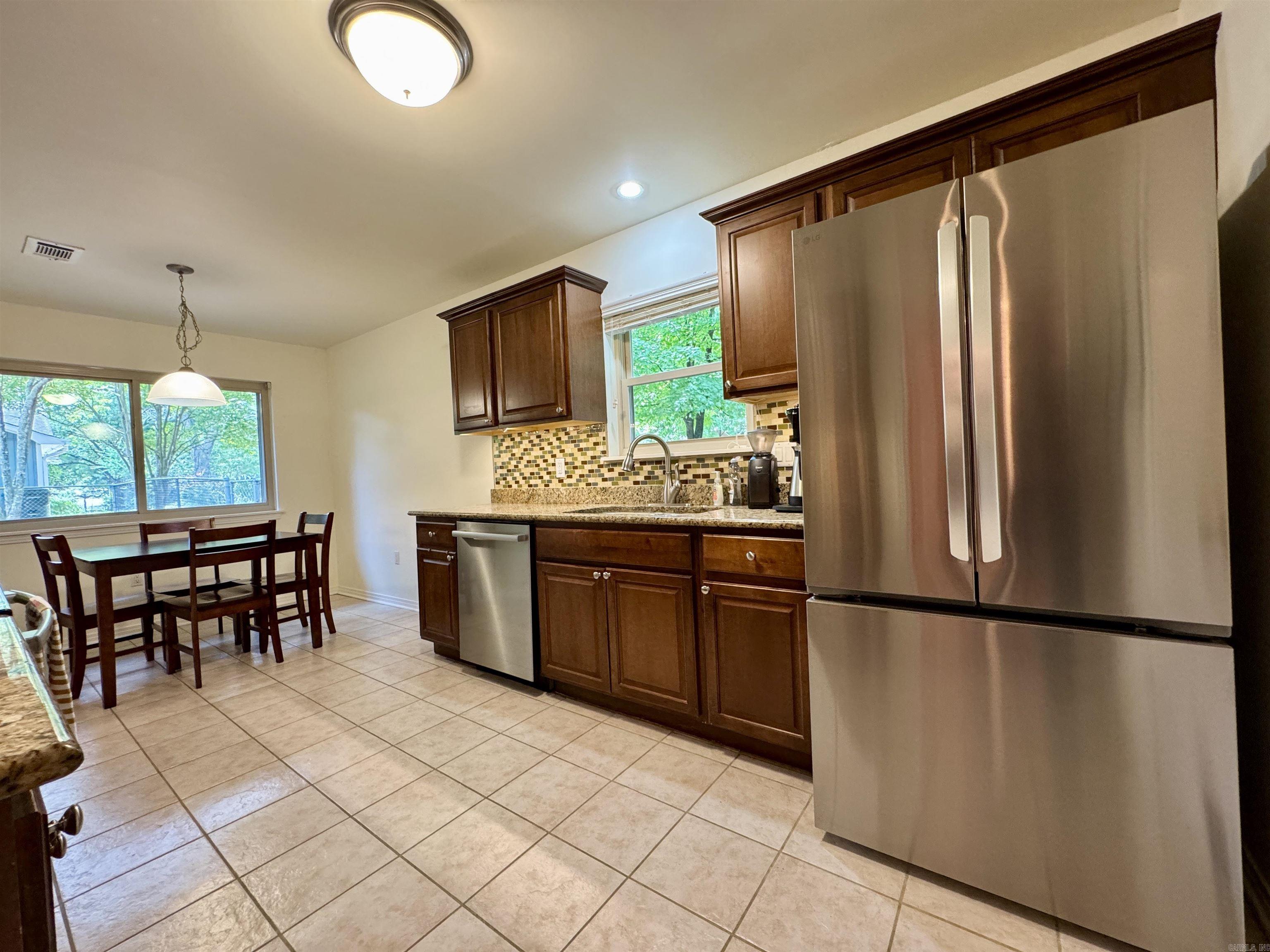 1909 Creekwood  Conway, AR