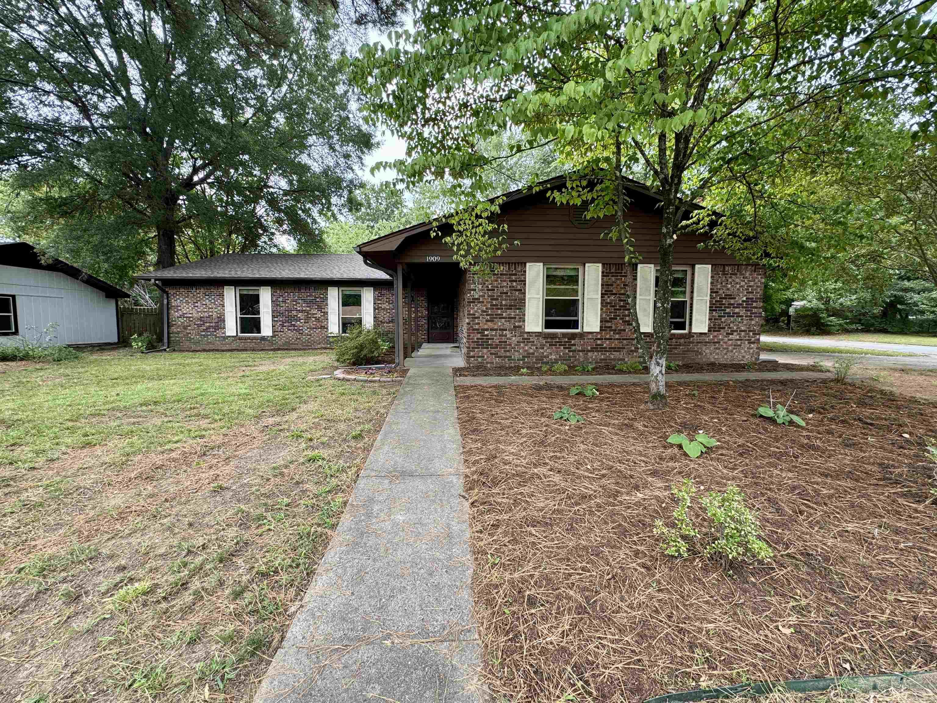 1909 Creekwood  Conway, AR