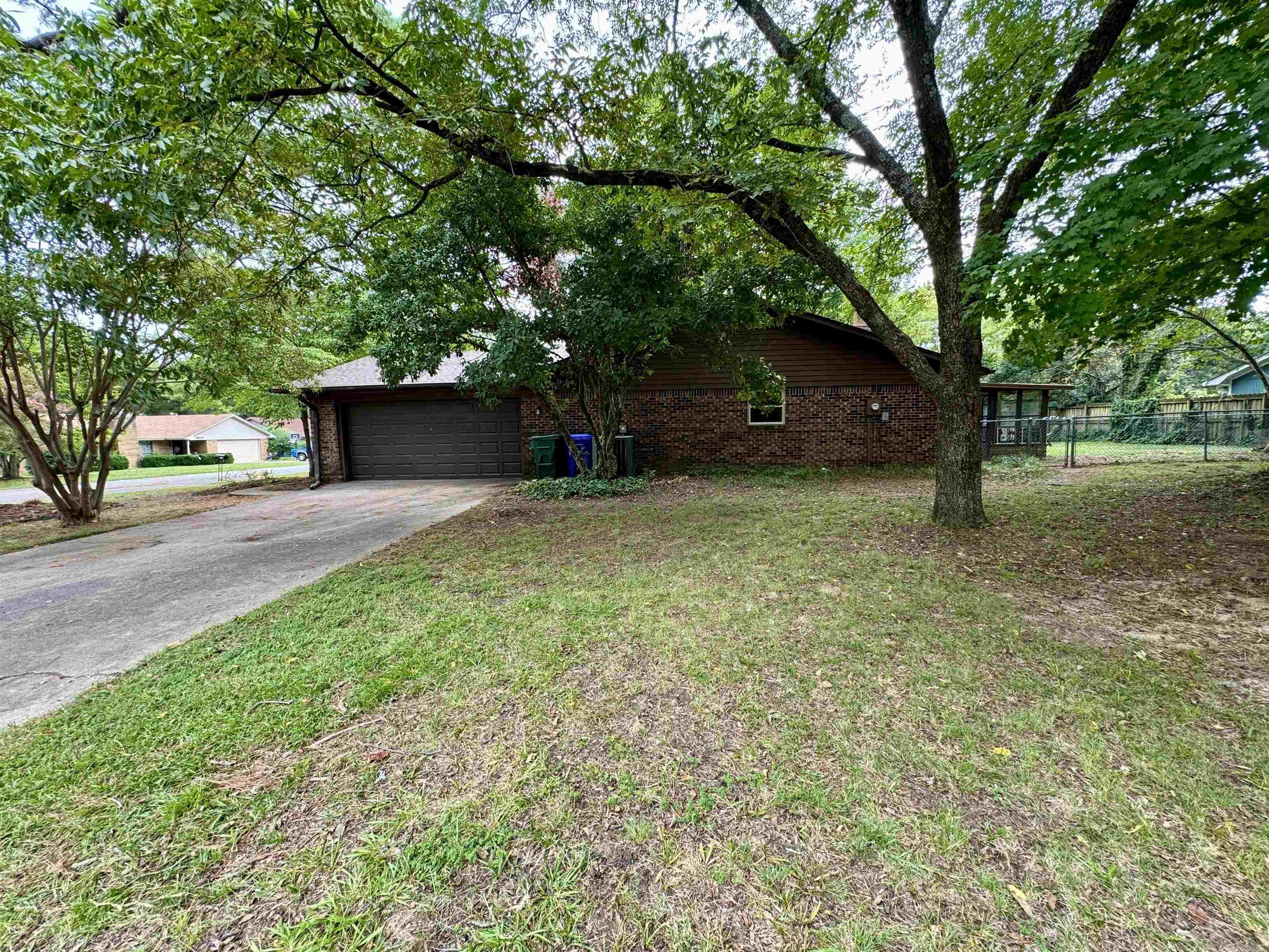 1909 Creekwood  Conway, AR