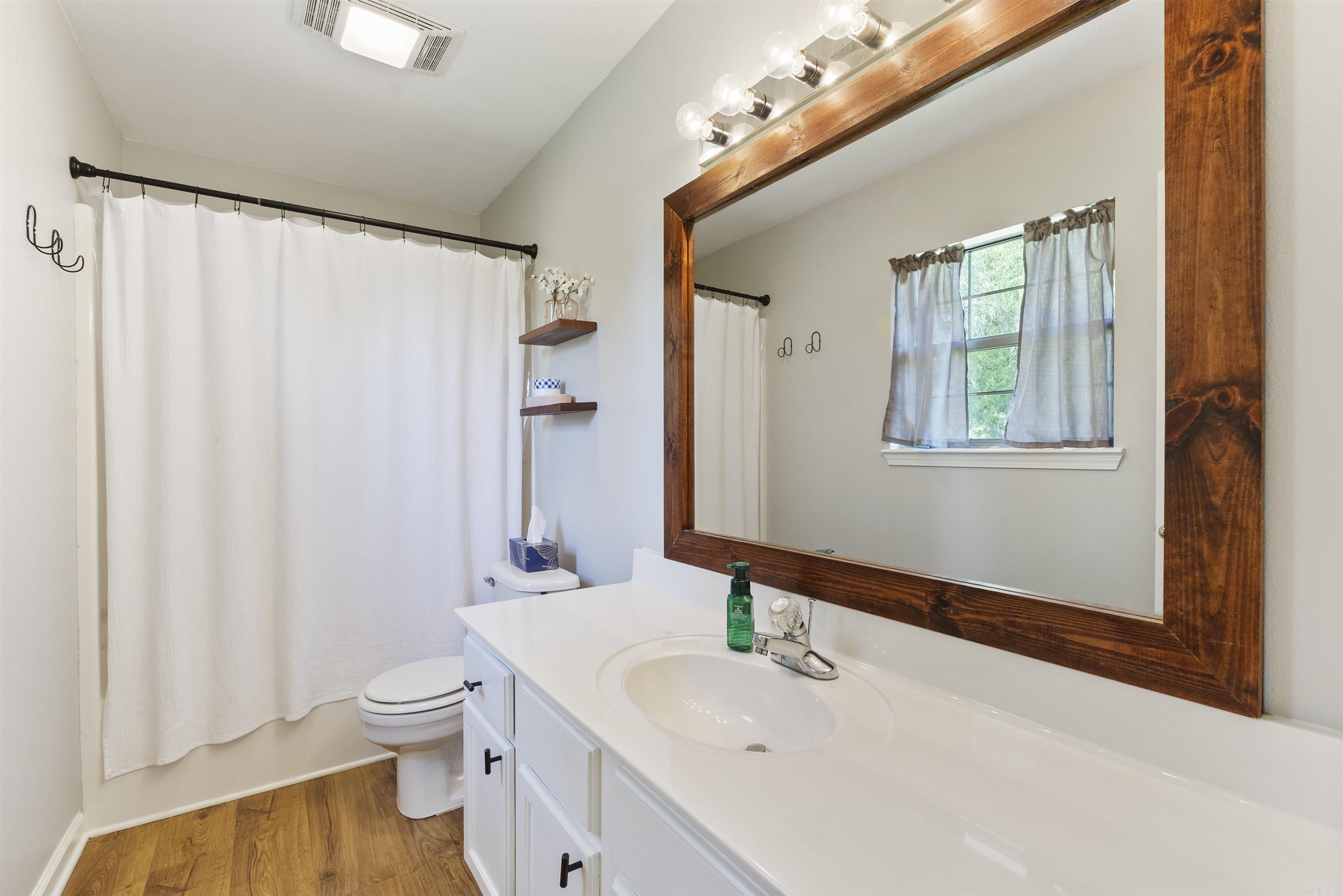 71 N Church  Vilonia, AR