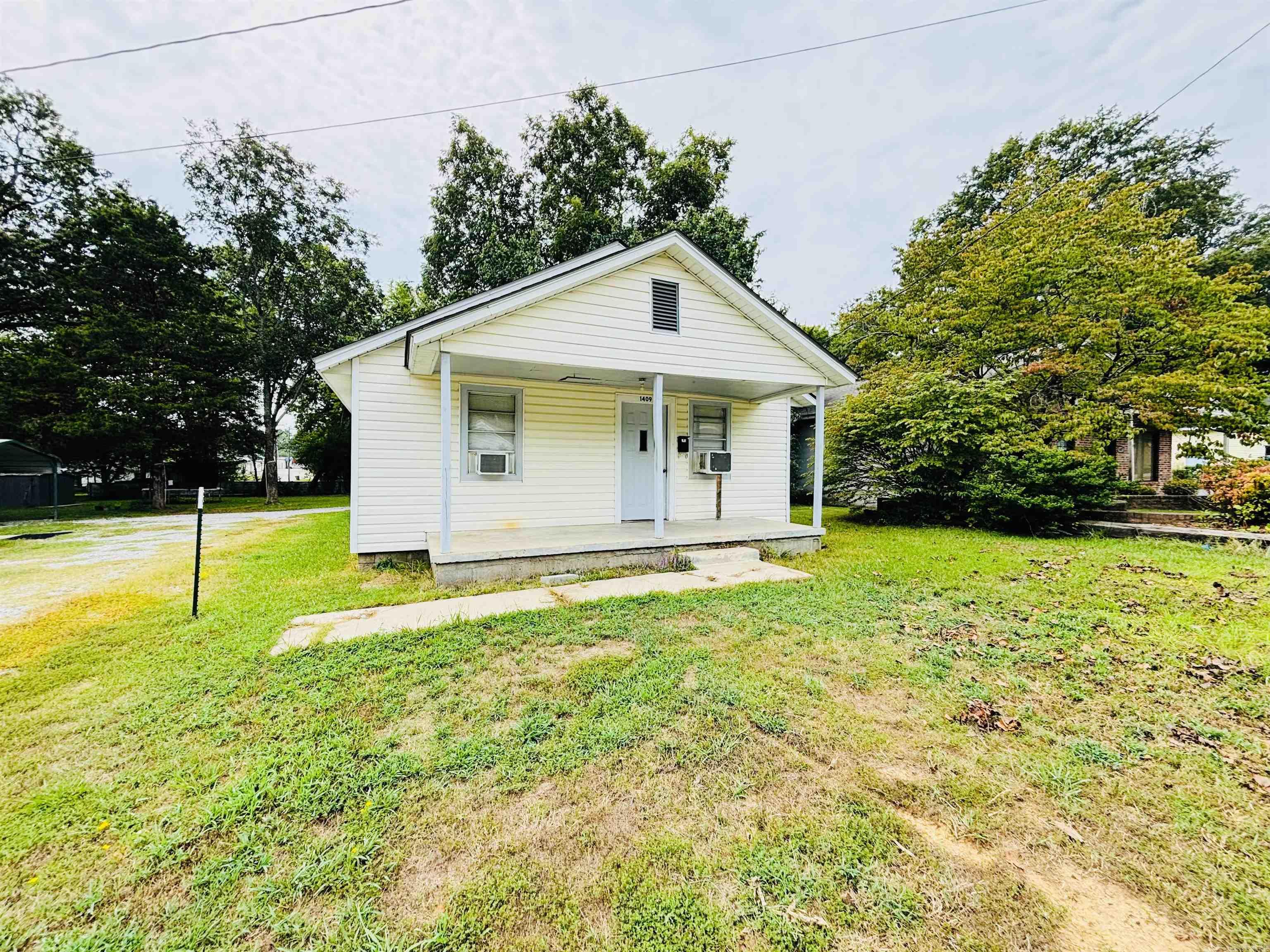 1409 E Moore  Searcy, AR