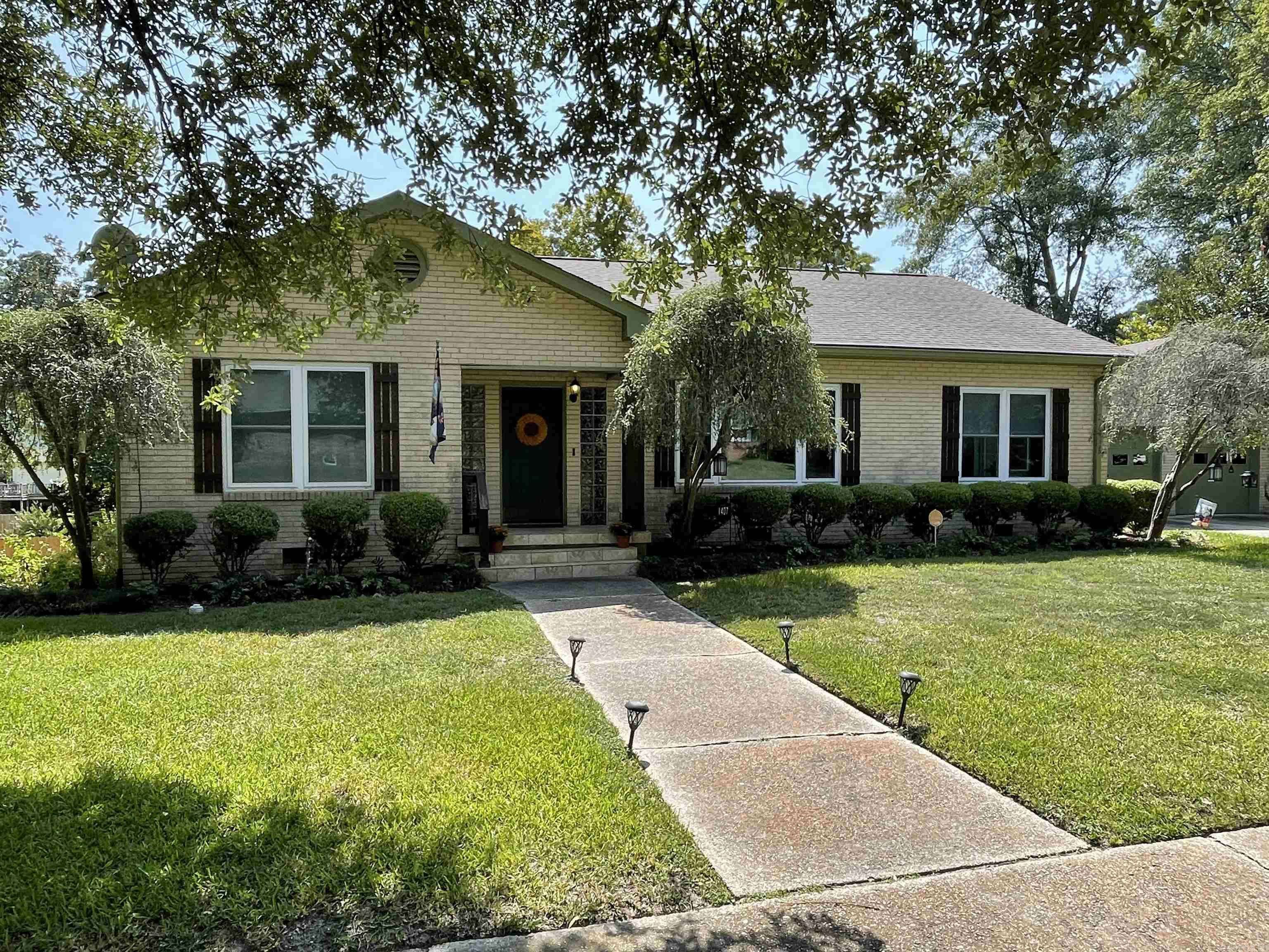 1407 W Main  El Dorado, AR