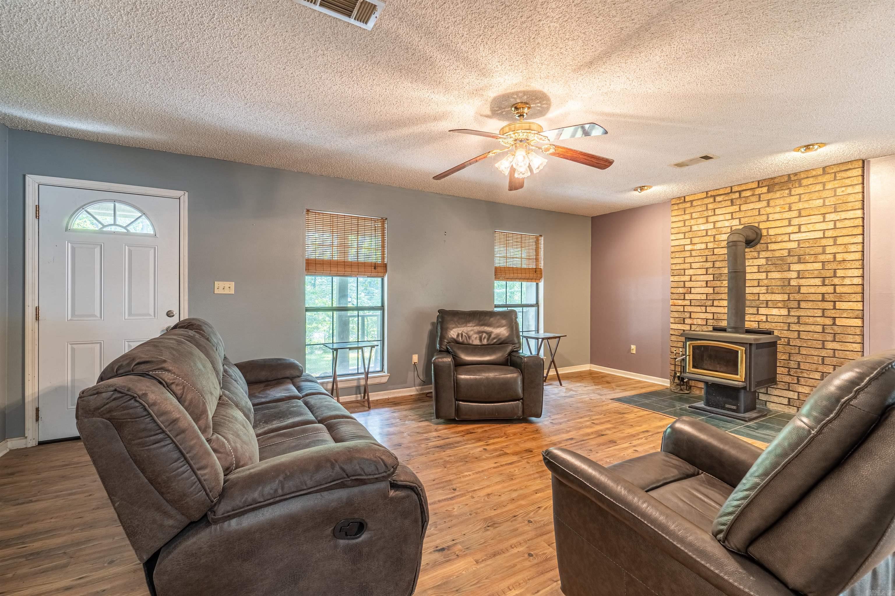 609 Red Oak Acres Dr  Redfield, AR