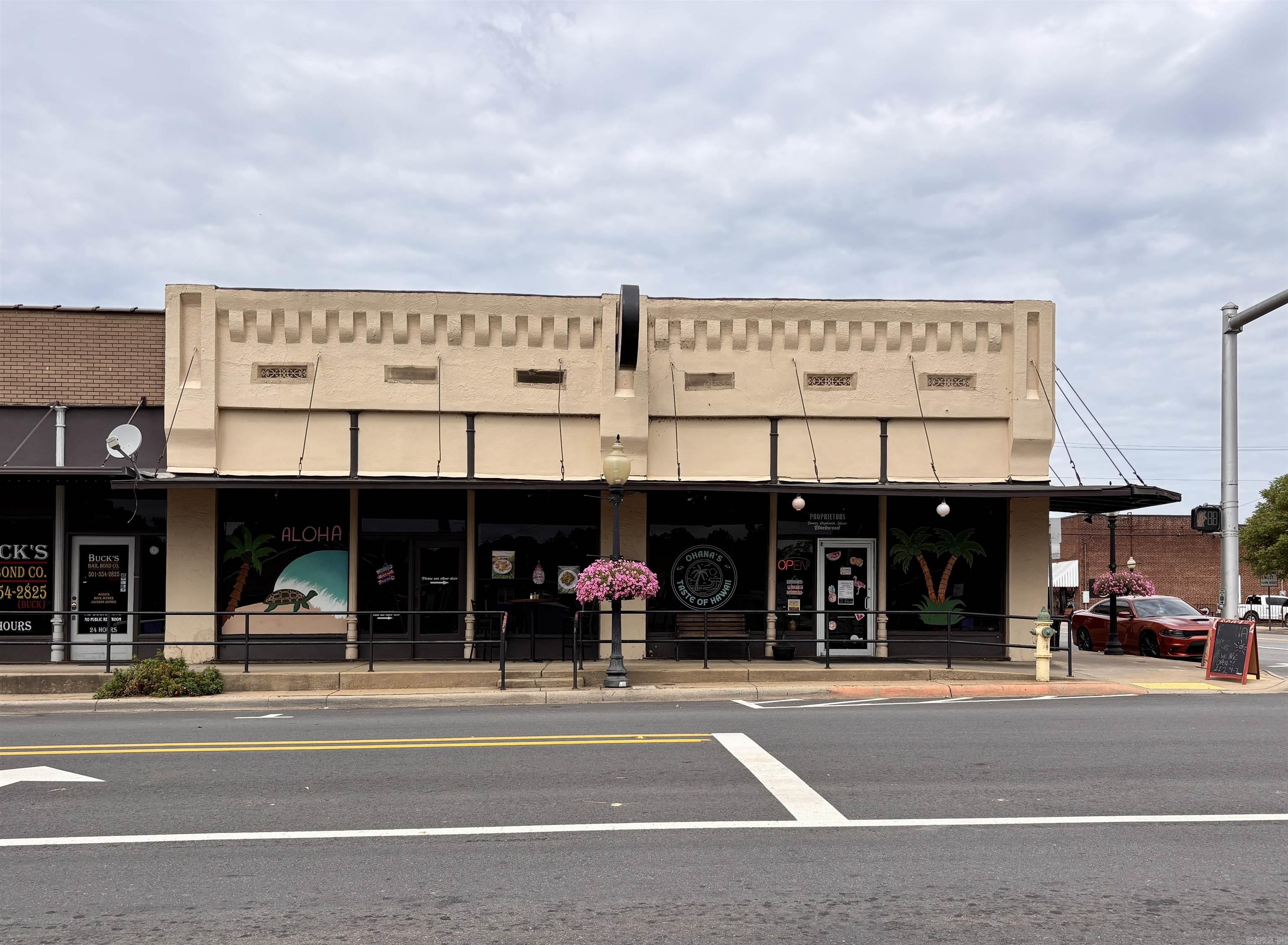 100-102 W Broadway  Morrilton, AR