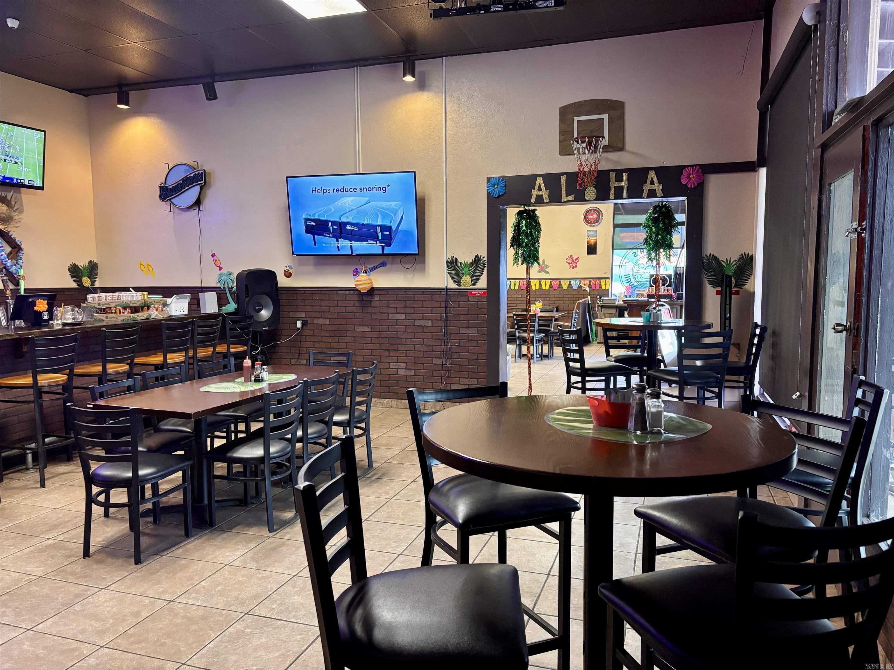 100-102 W Broadway  Morrilton, AR