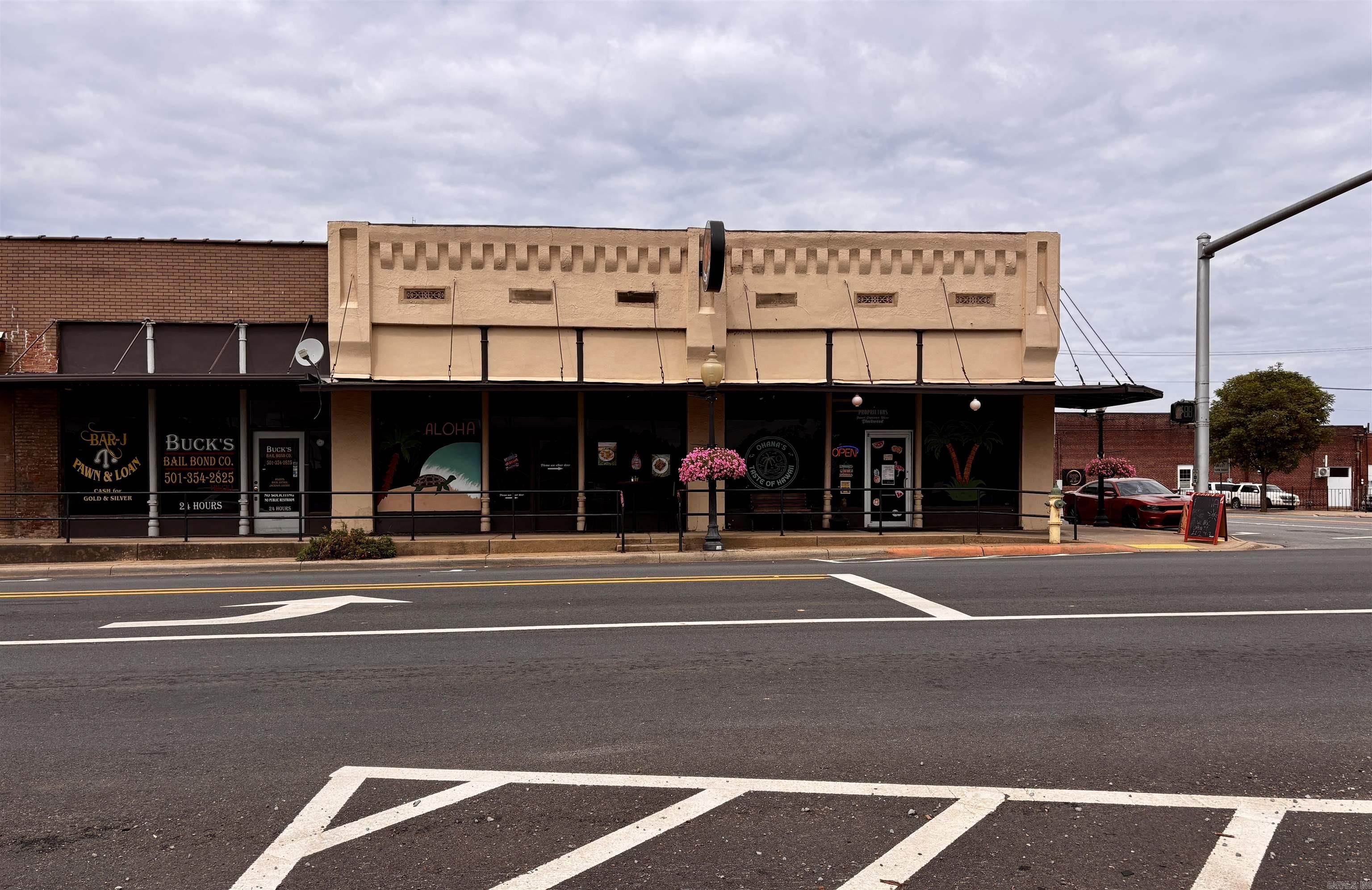 100-102 W Broadway  Morrilton, AR