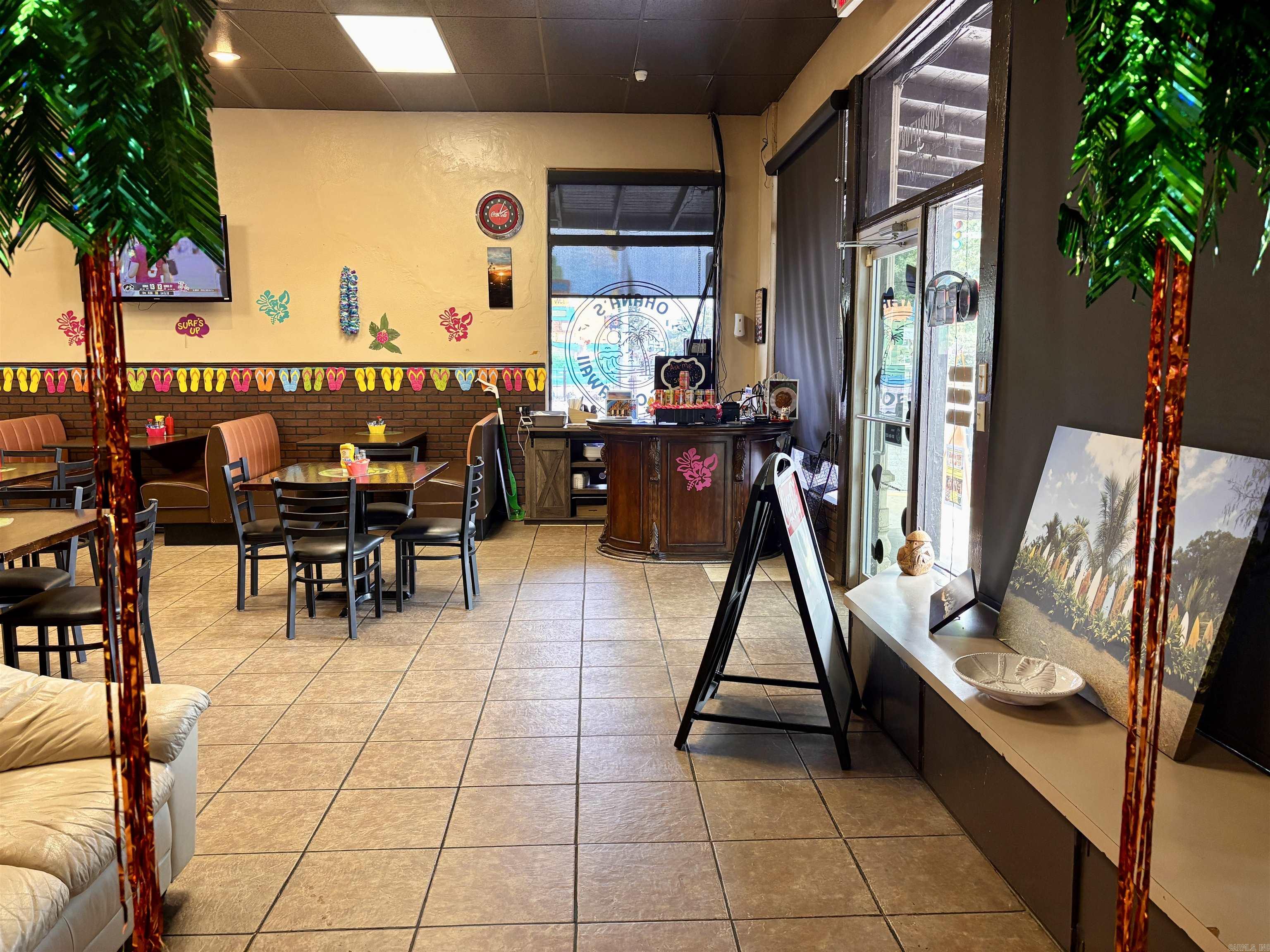 100-102 W Broadway  Morrilton, AR