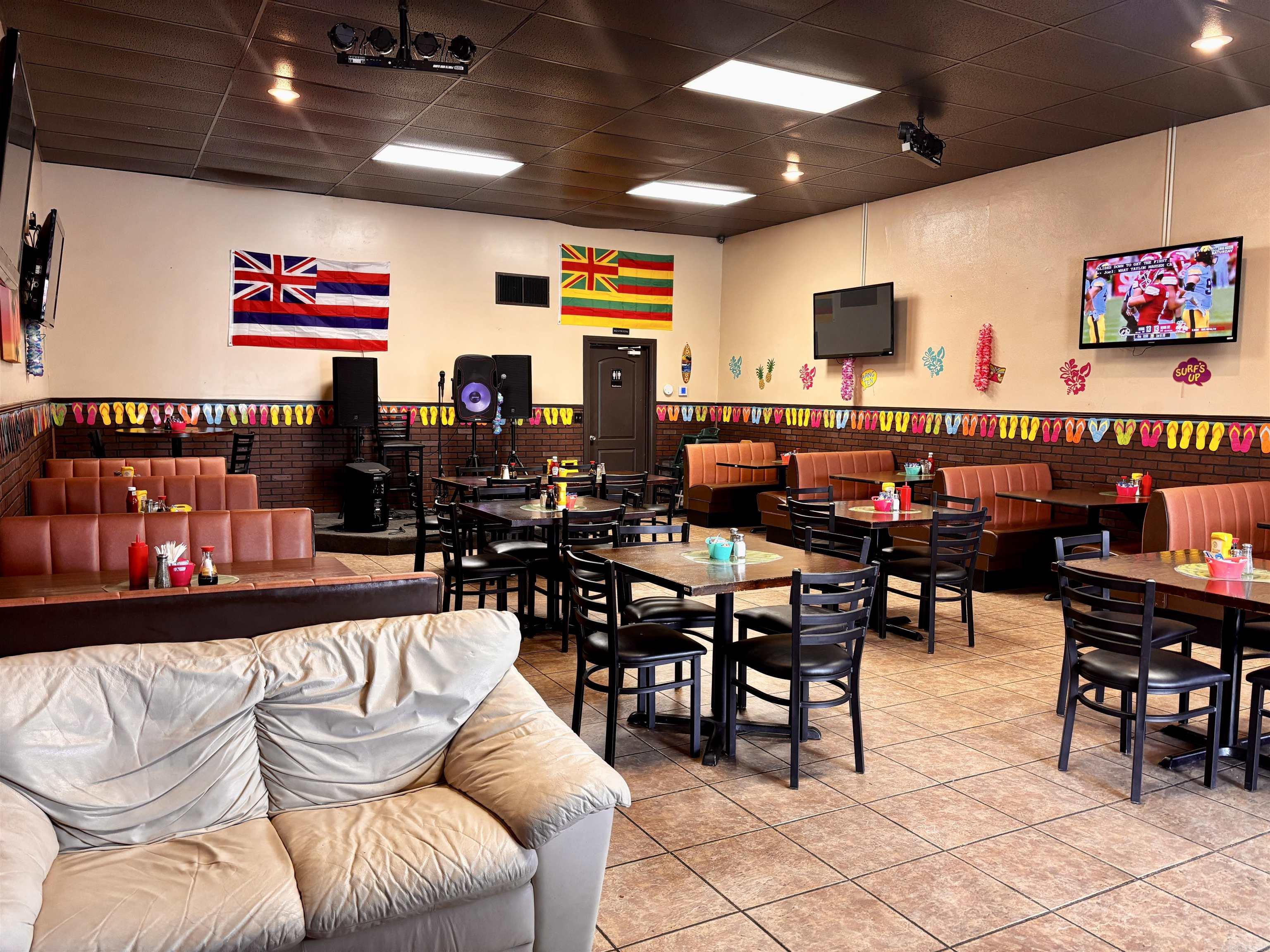 100-102 W Broadway  Morrilton, AR