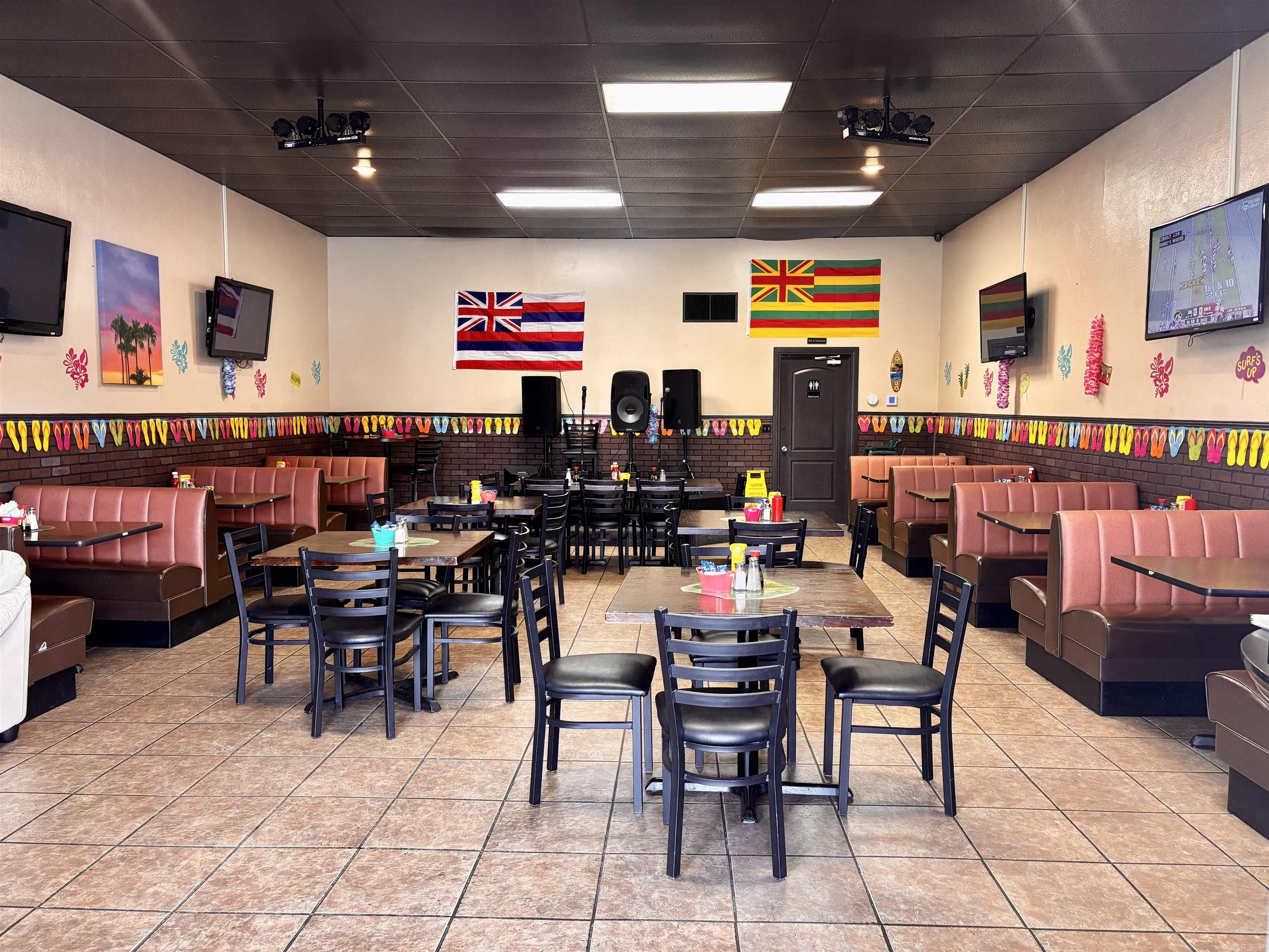 100-102 W Broadway  Morrilton, AR