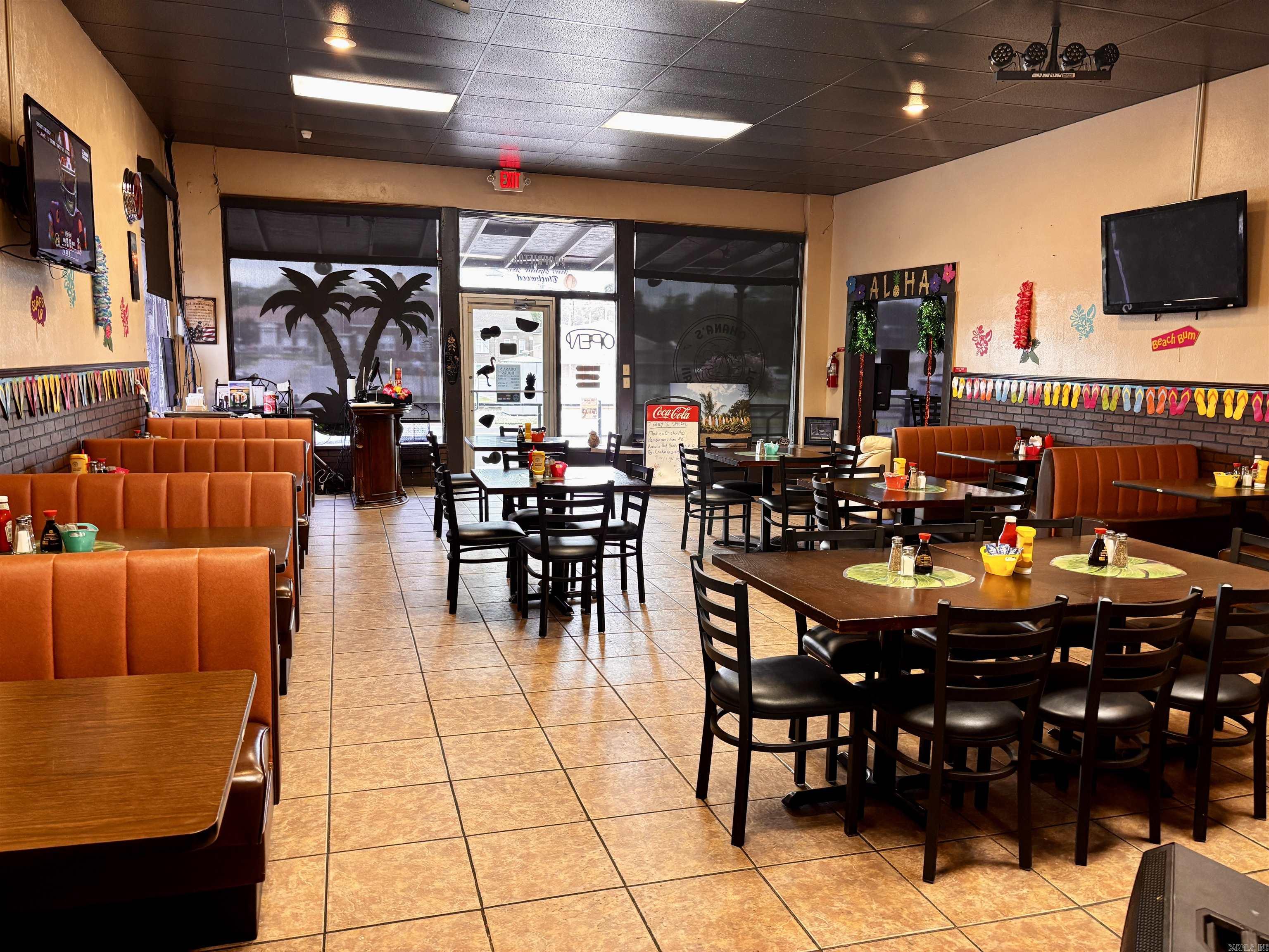 100-102 W Broadway  Morrilton, AR