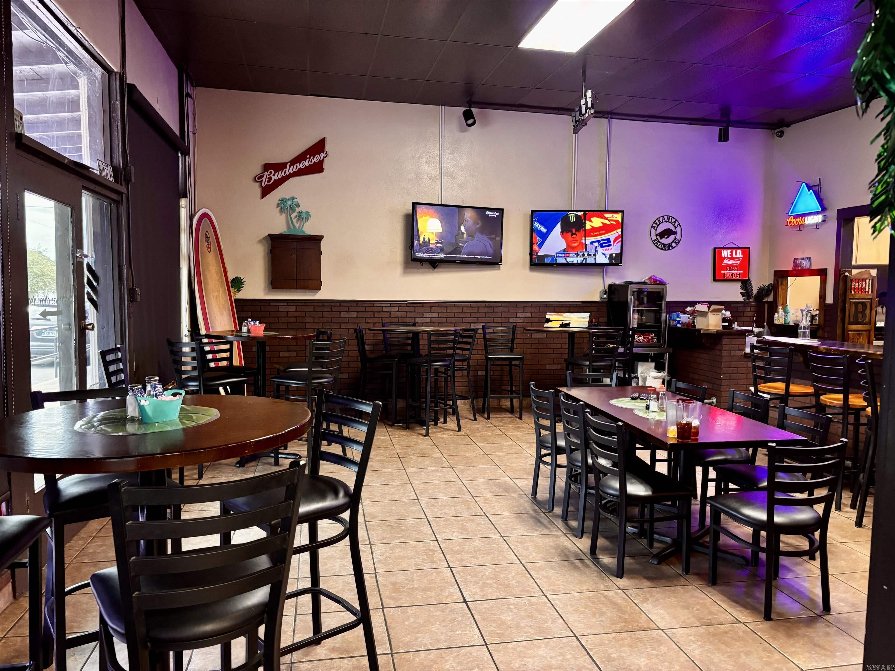 100-102 W Broadway  Morrilton, AR