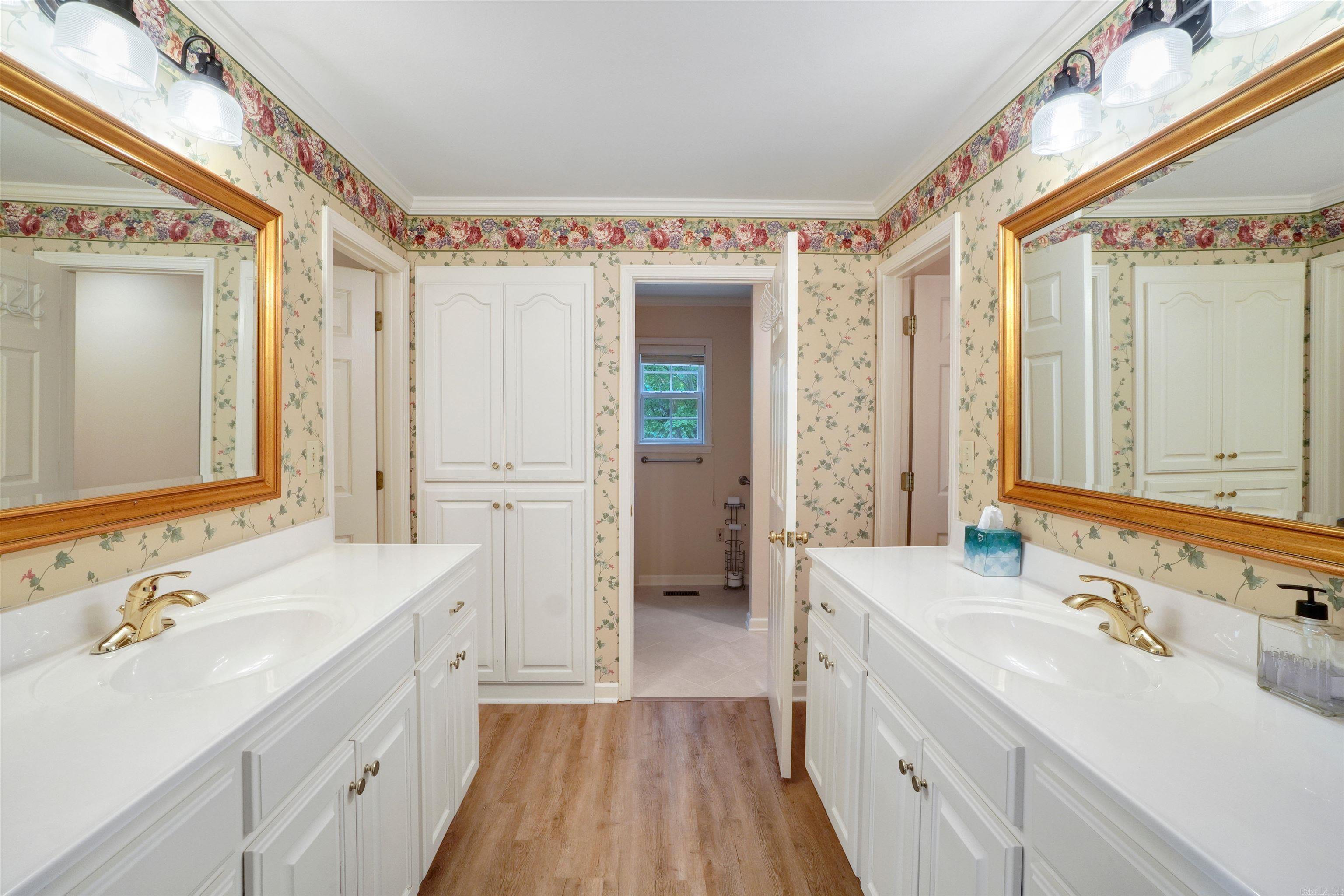 171 Sylvia Finch  Romance, AR