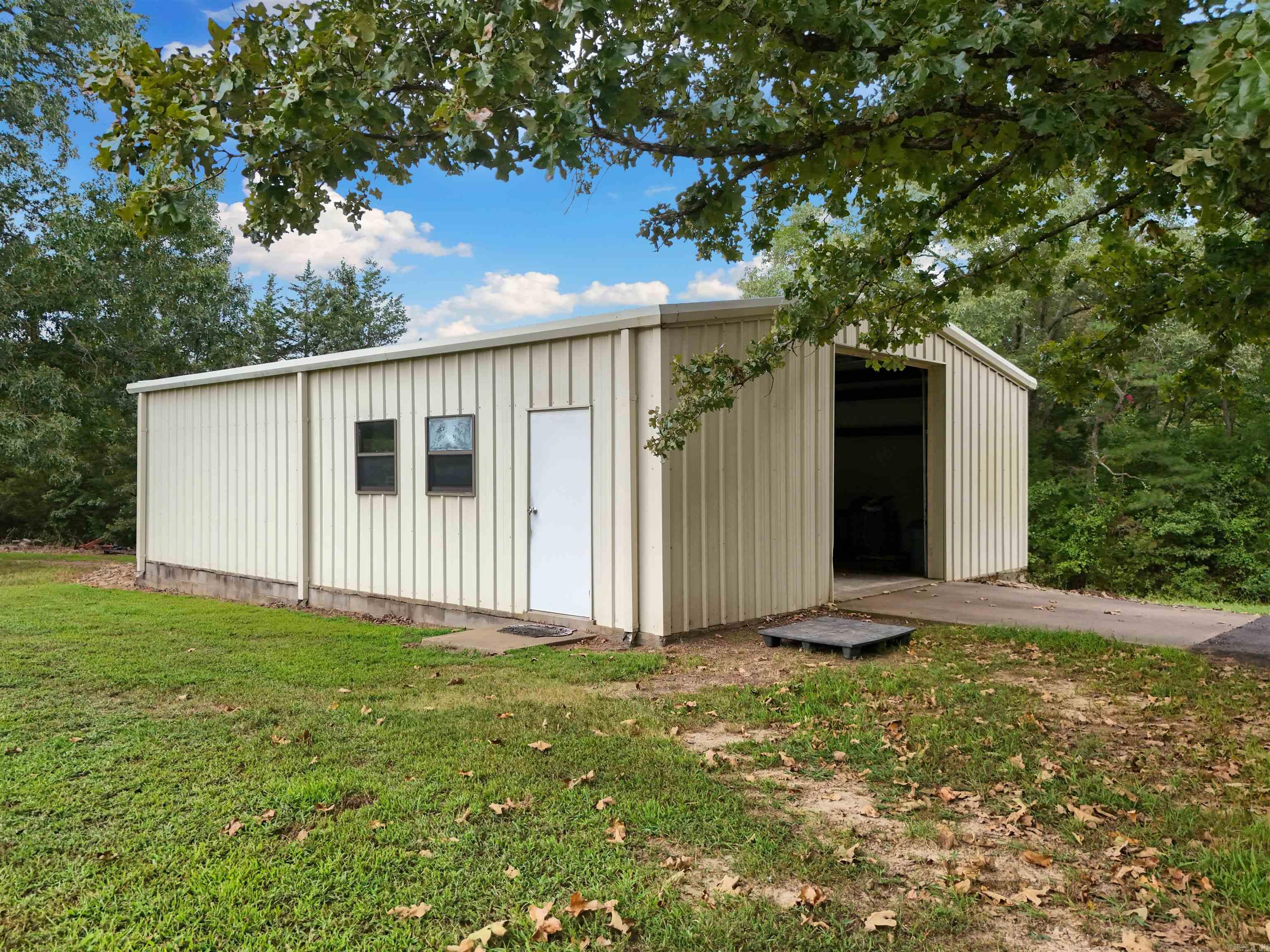 171 Sylvia Finch  Romance, AR