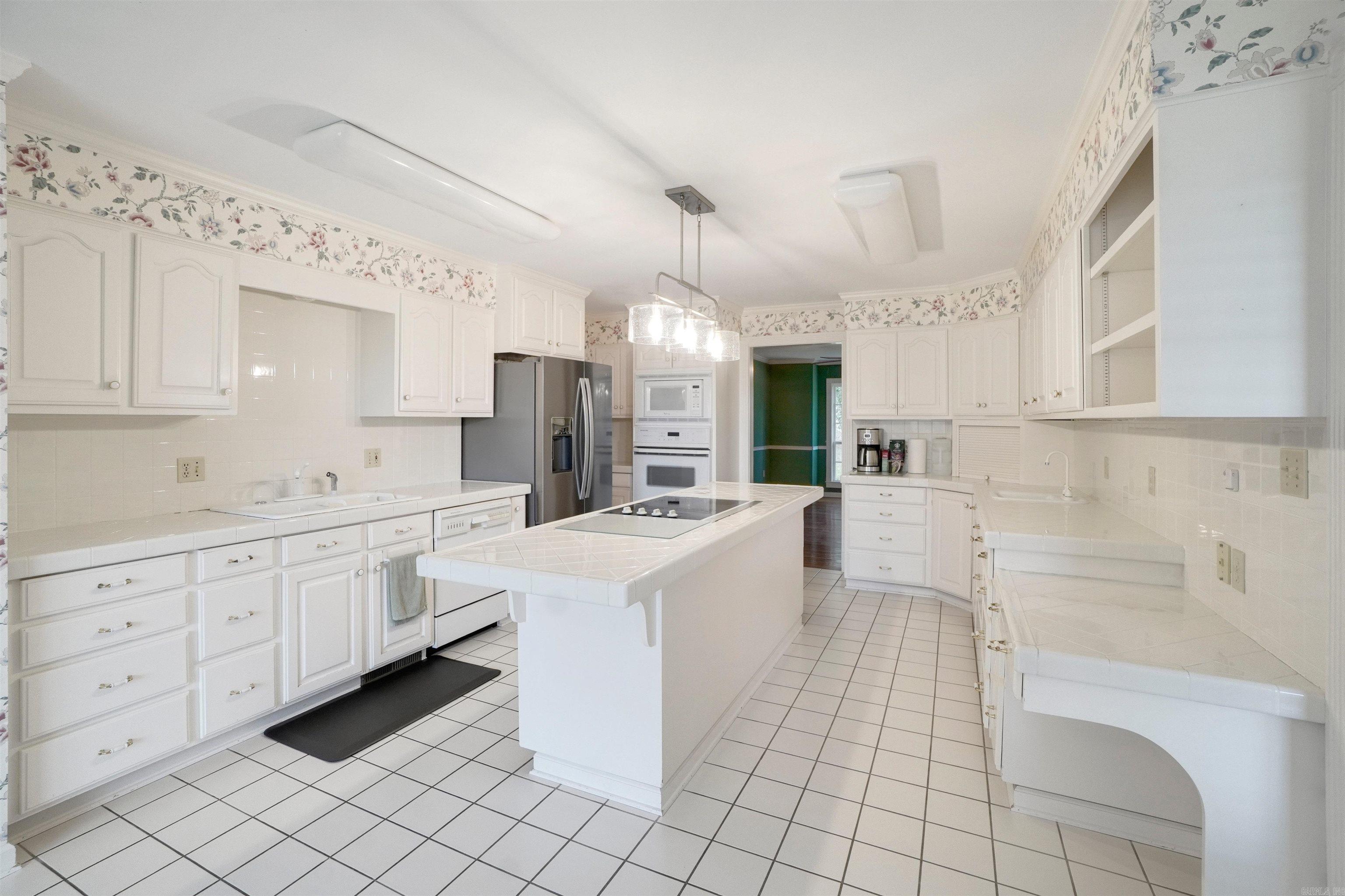 171 Sylvia Finch  Romance, AR
