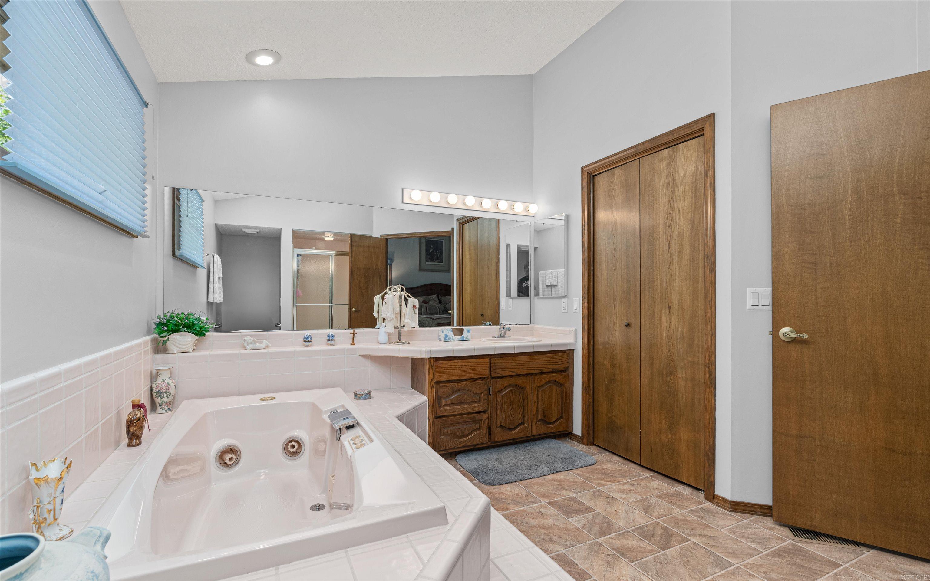 10 Delavega  Hot Springs Village, AR