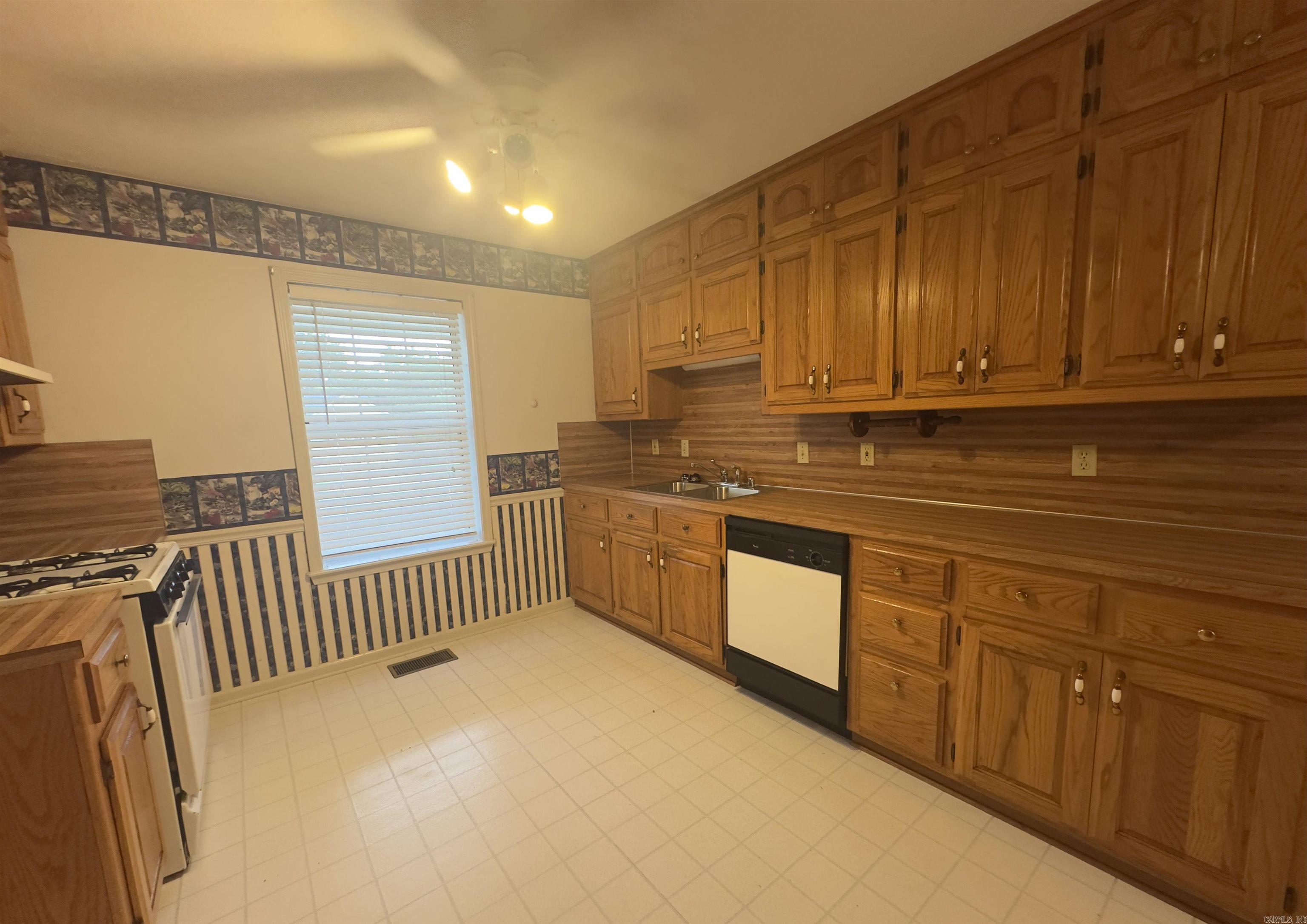 2400 Charlestowne Dr.  Searcy, AR