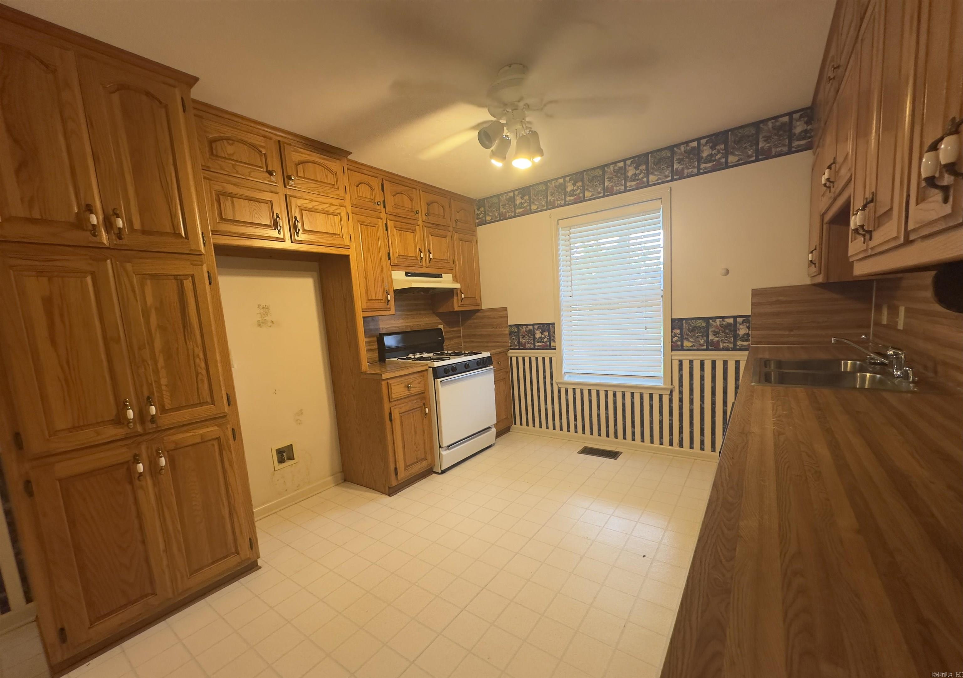 2400 Charlestowne Dr.  Searcy, AR