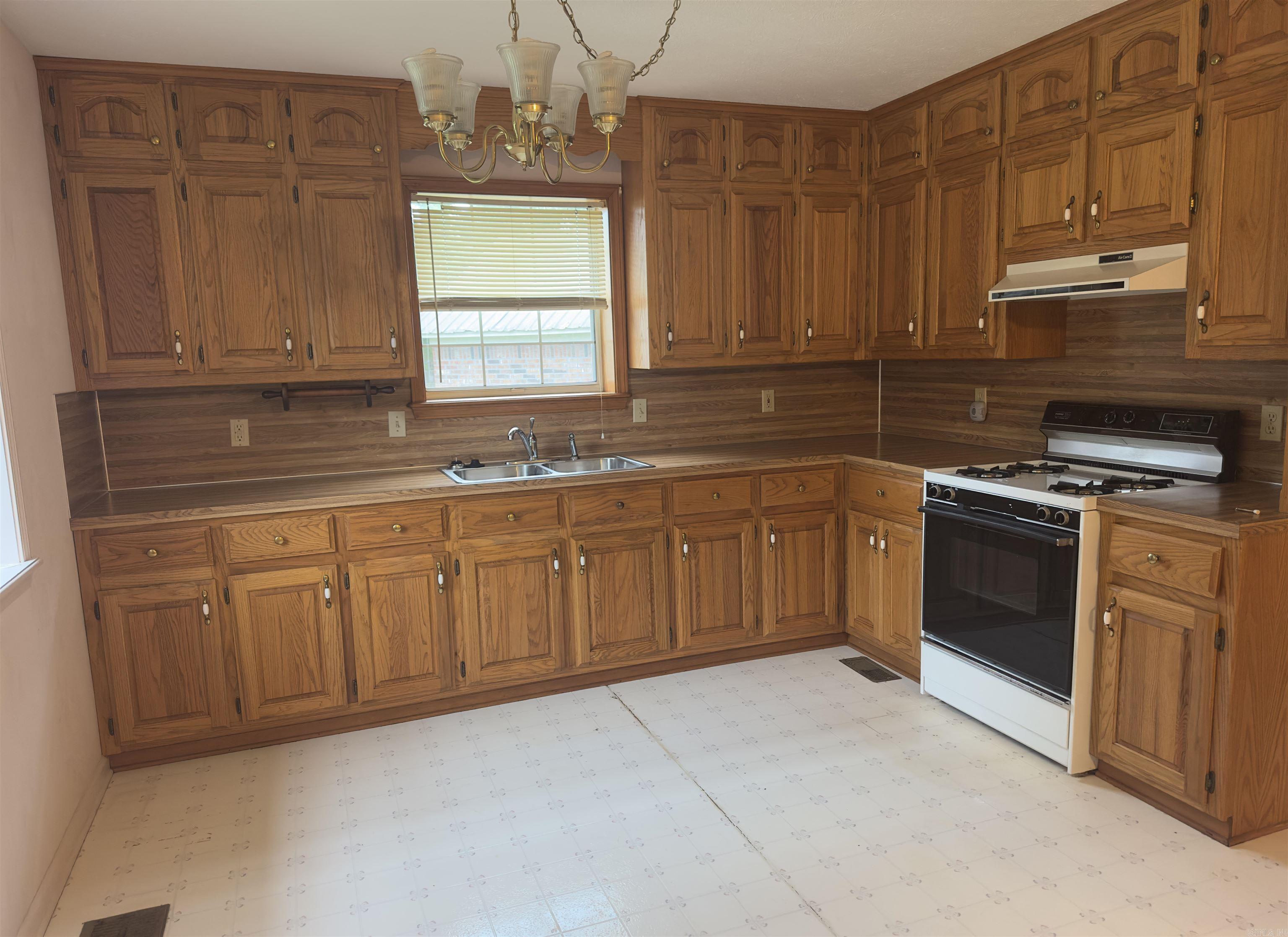 2400 Charlestowne Dr.  Searcy, AR