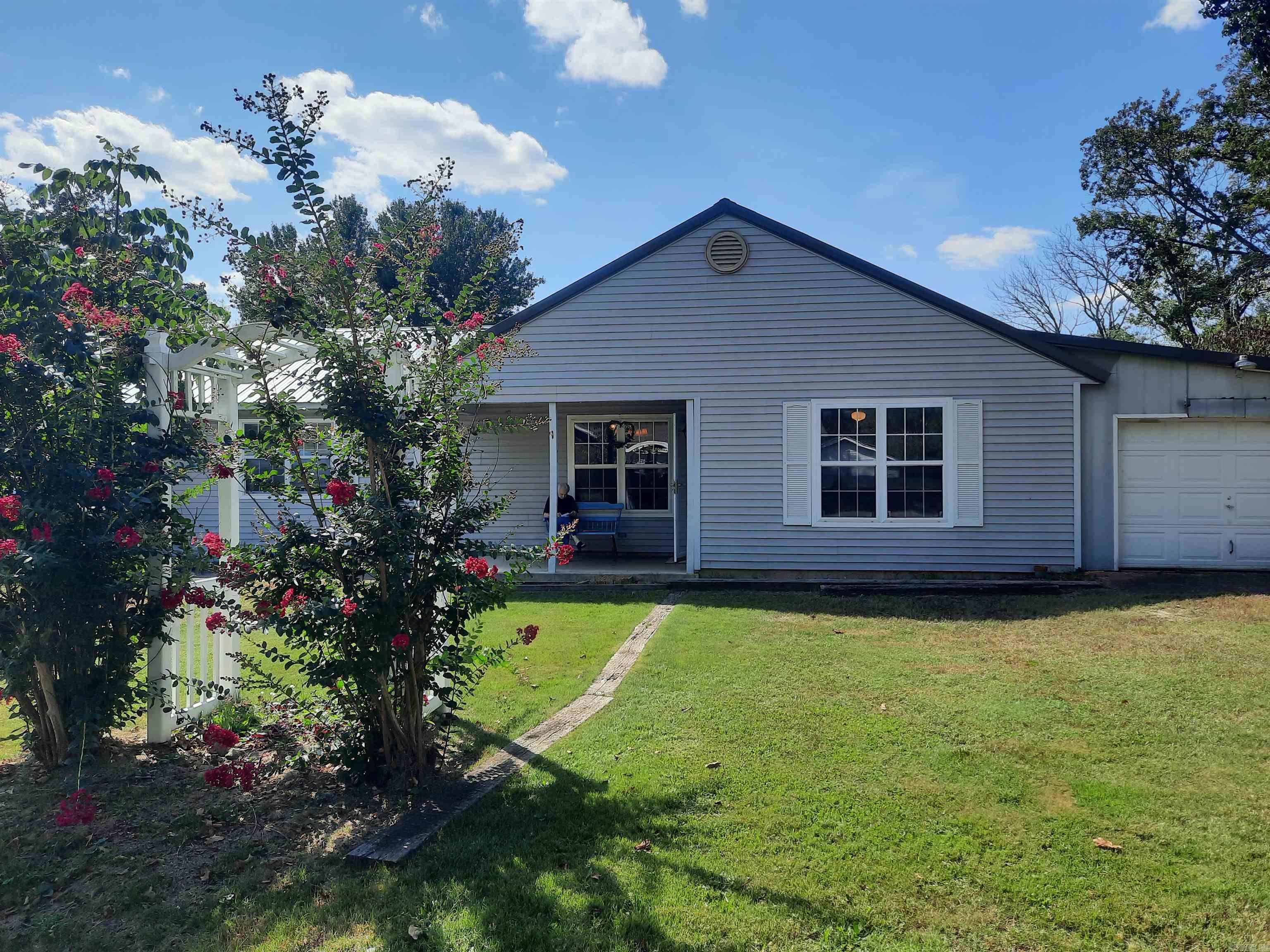 701 Clarence  Mountain View, AR