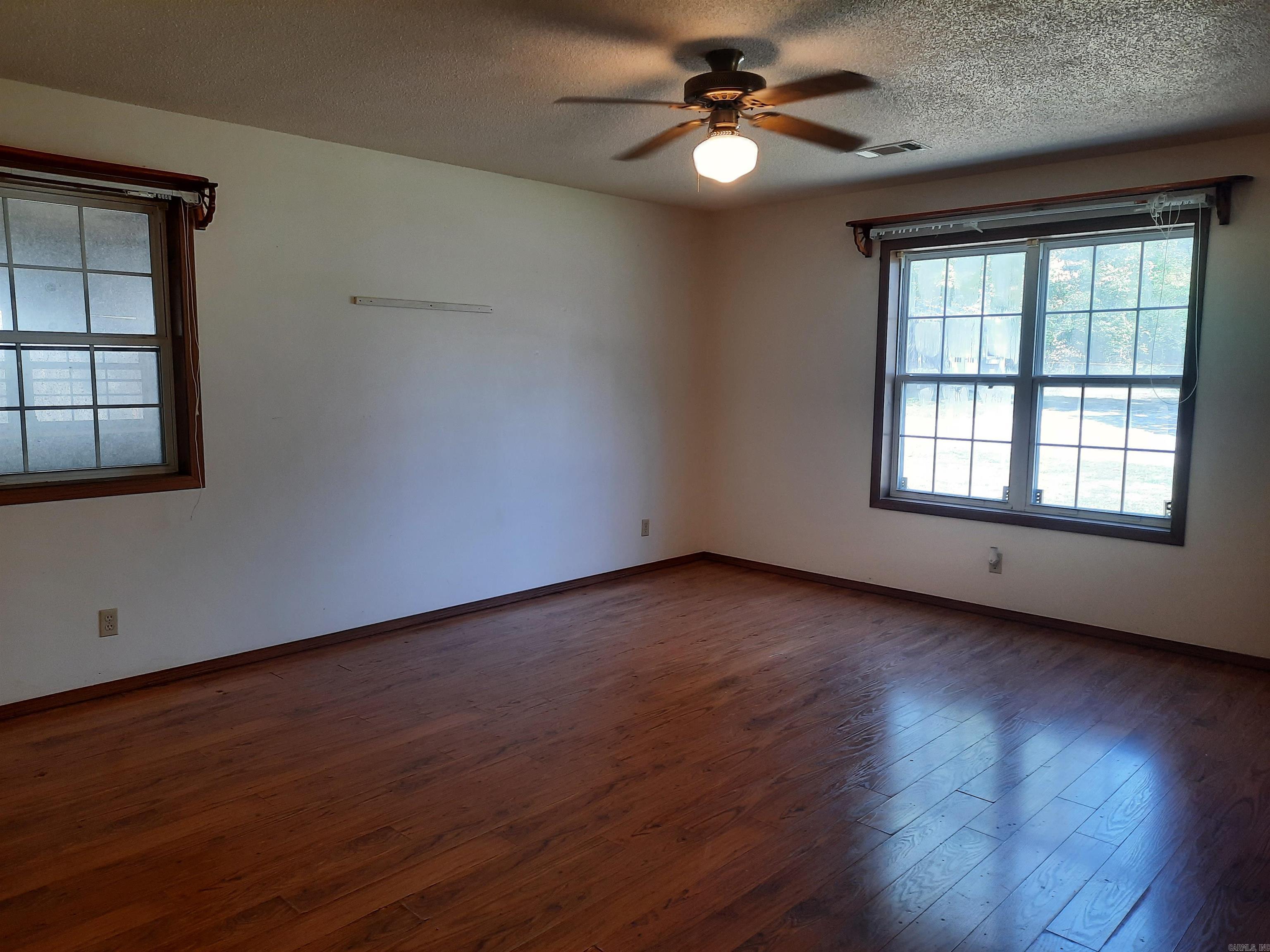 701 Clarence  Mountain View, AR