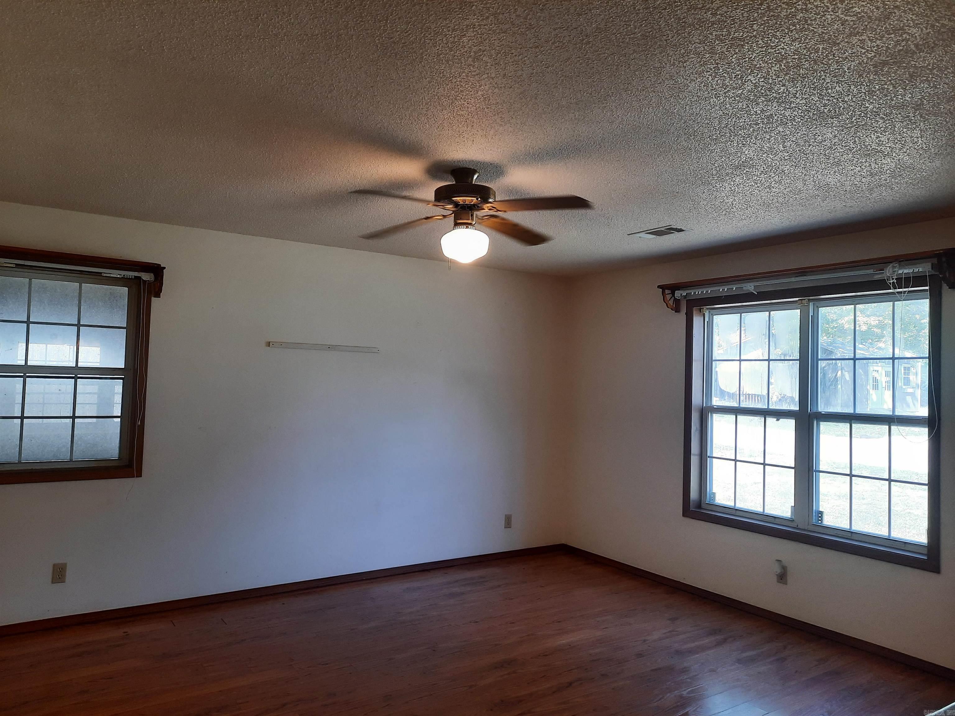 701 Clarence  Mountain View, AR