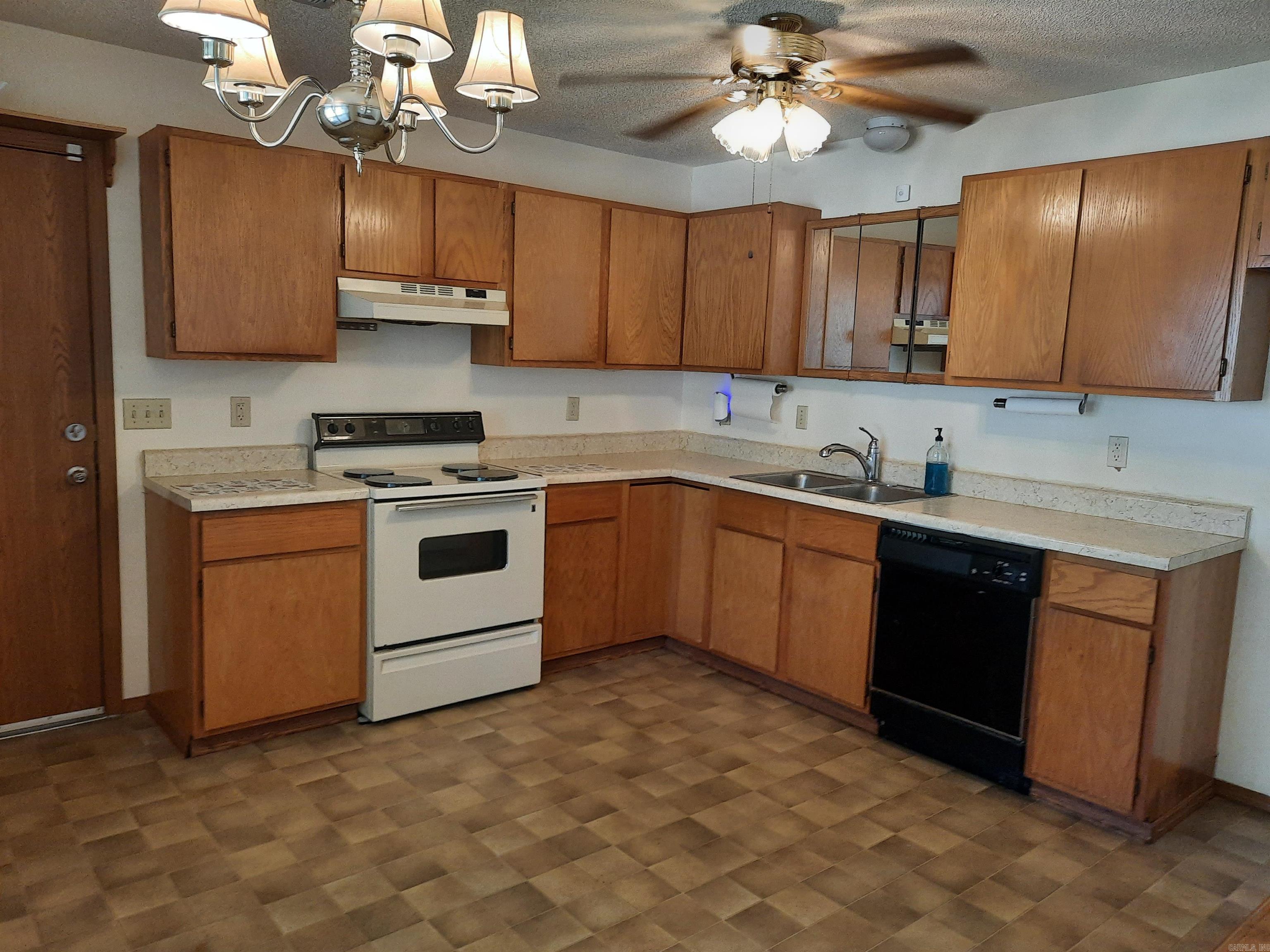 701 Clarence  Mountain View, AR