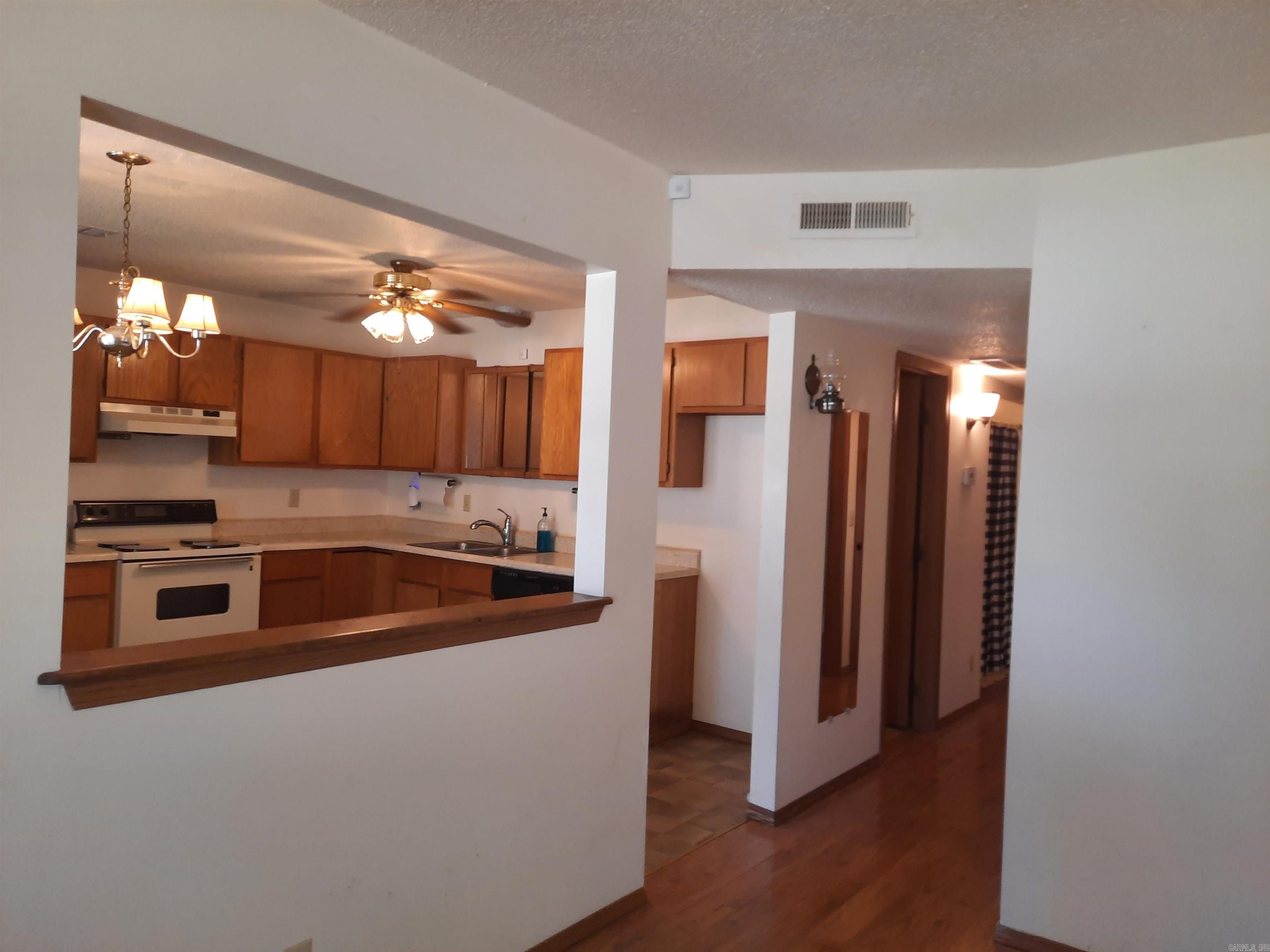 701 Clarence  Mountain View, AR
