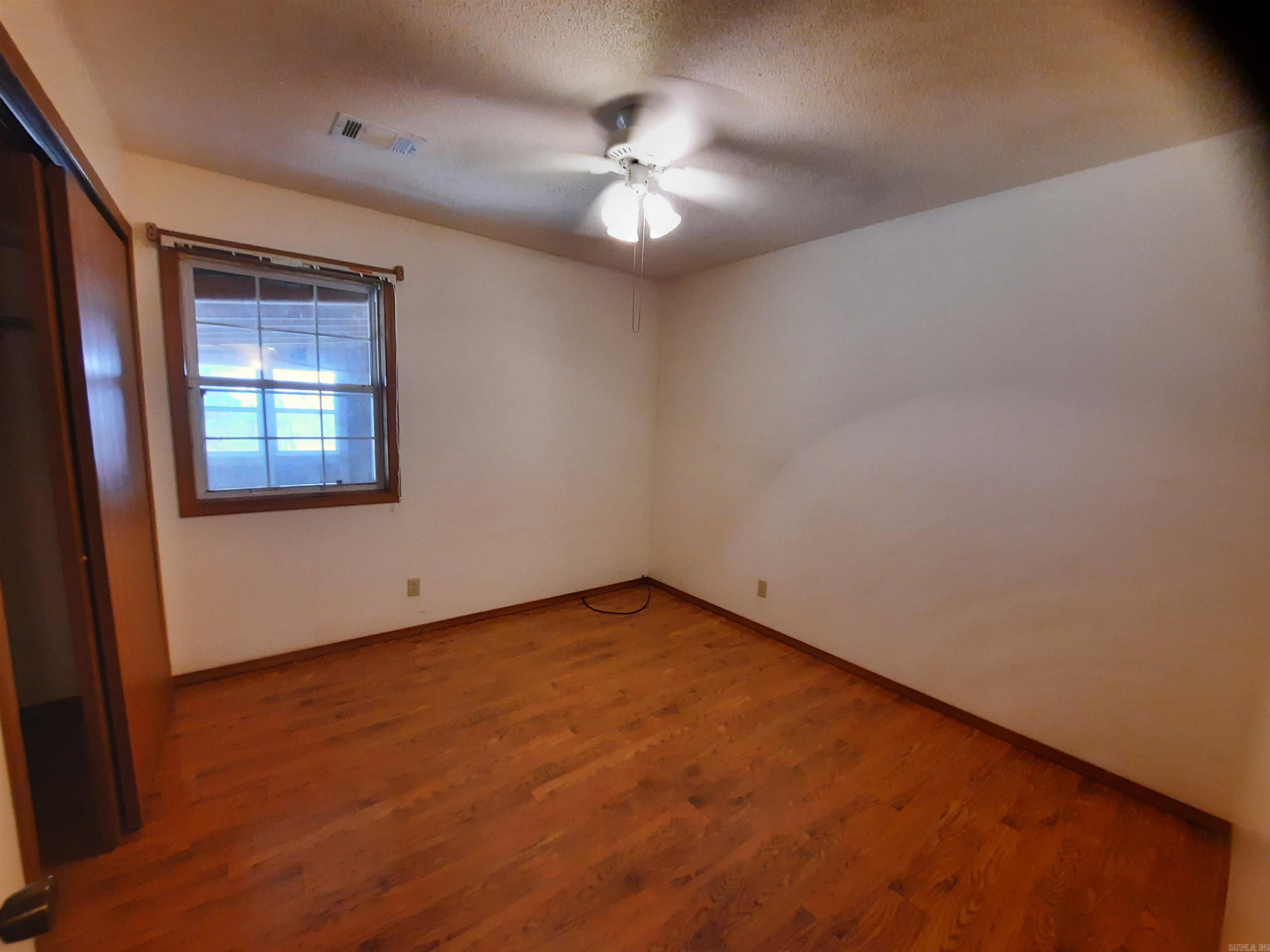 701 Clarence  Mountain View, AR