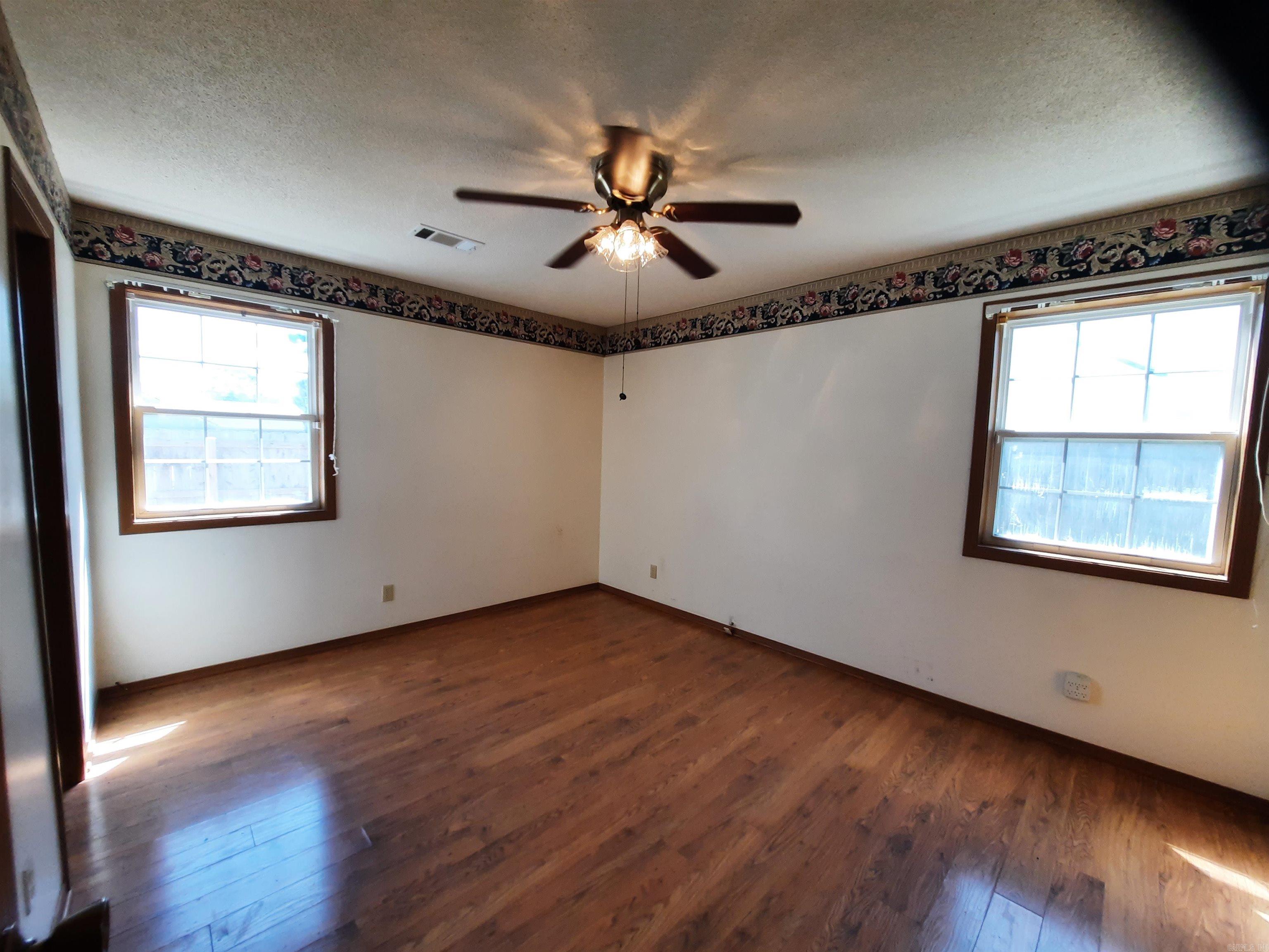 701 Clarence  Mountain View, AR